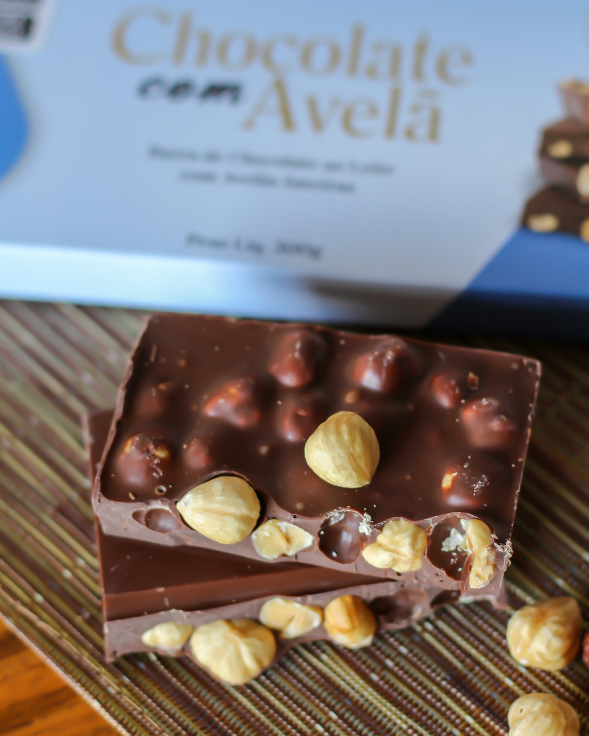Barra Chocolate ao Leite com Avelãs Inteiras 300g - Ferronatto