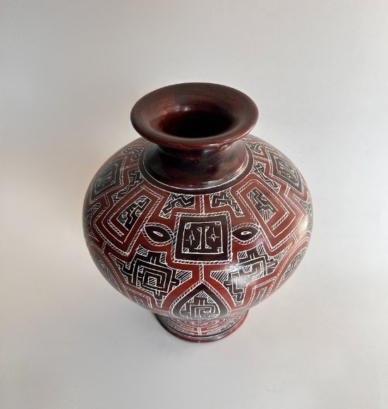 Vaso Marajoara Grande em Cerâmica Escura (25x20) | Casa & Equilíbrio ...