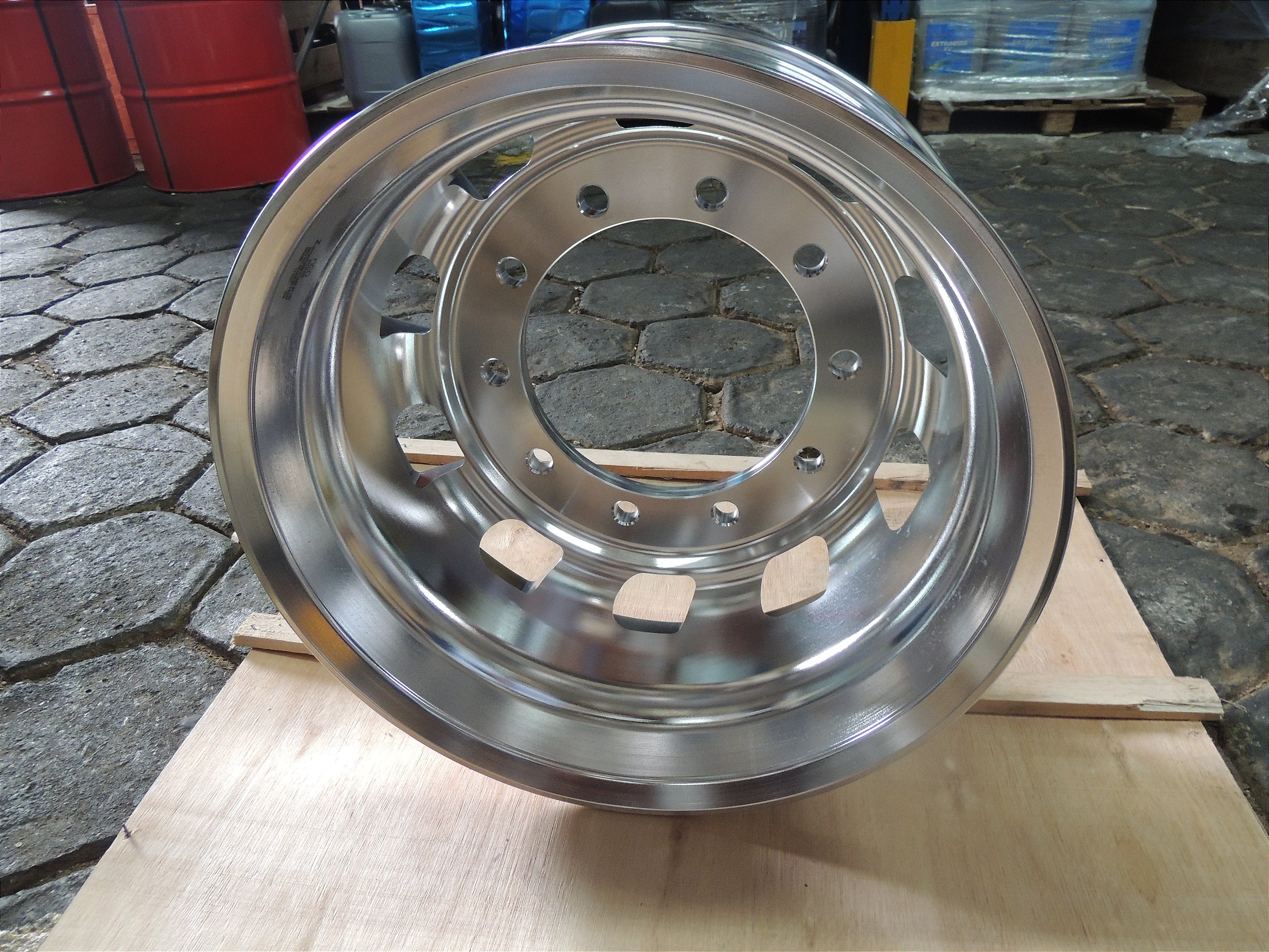 Roda Alumínio Speedmax C1250 Neo Rodas 8.25X22.5 - Futura Caminhões ...