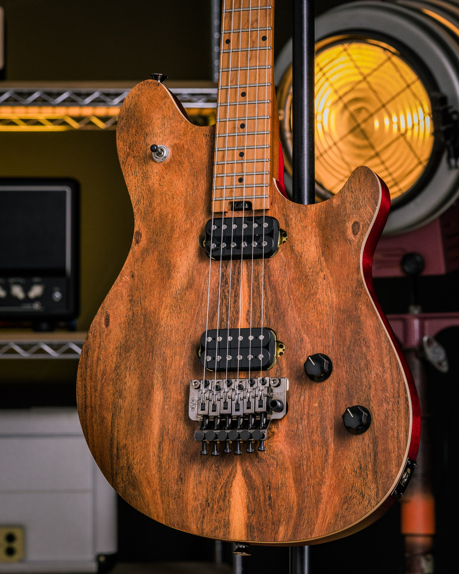 Guitarra EVH Wolfgang Standard Black Walnut Top - The Tone Boutique