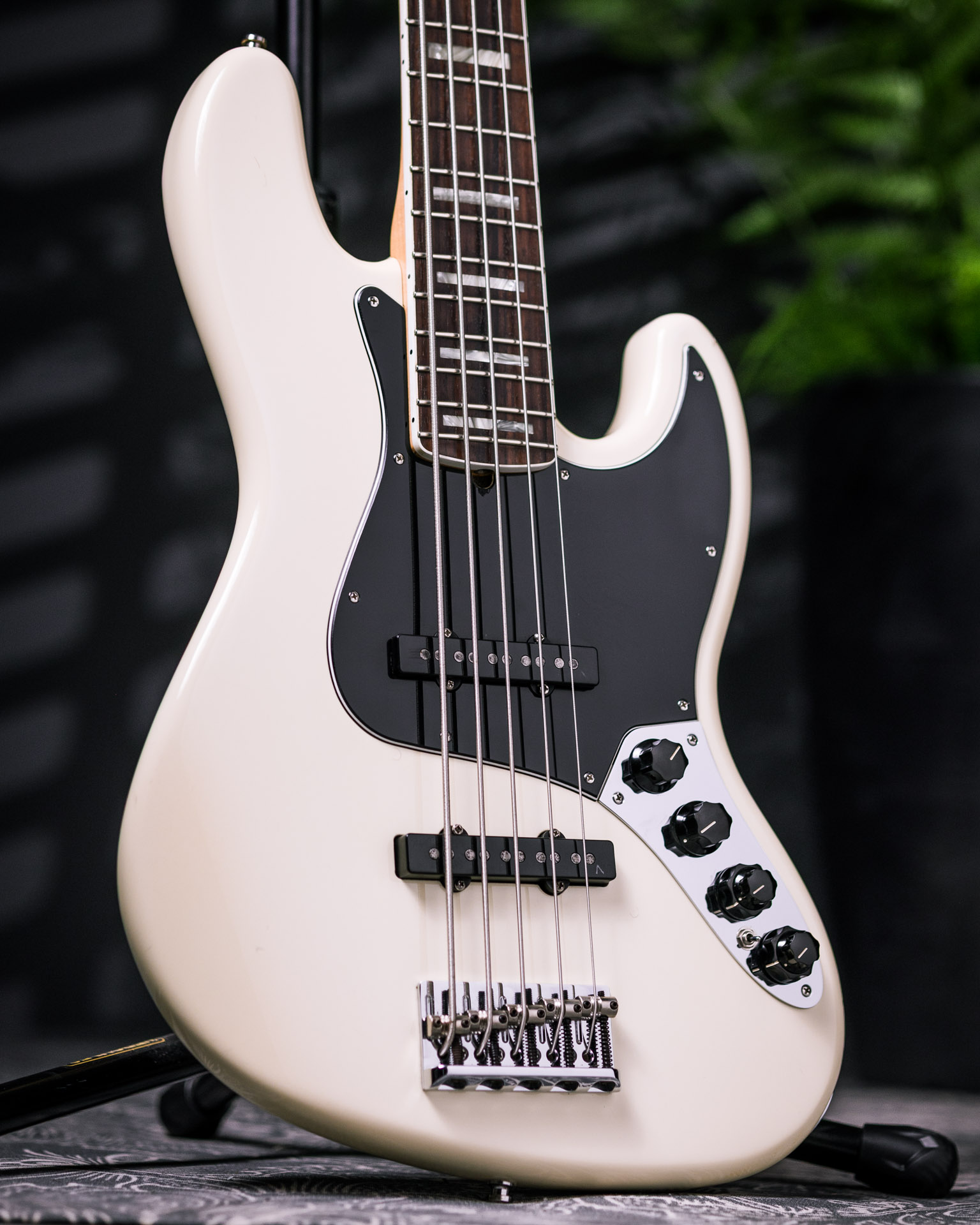 Fender American Deluxe Jazz Bass V - The Tone Boutique