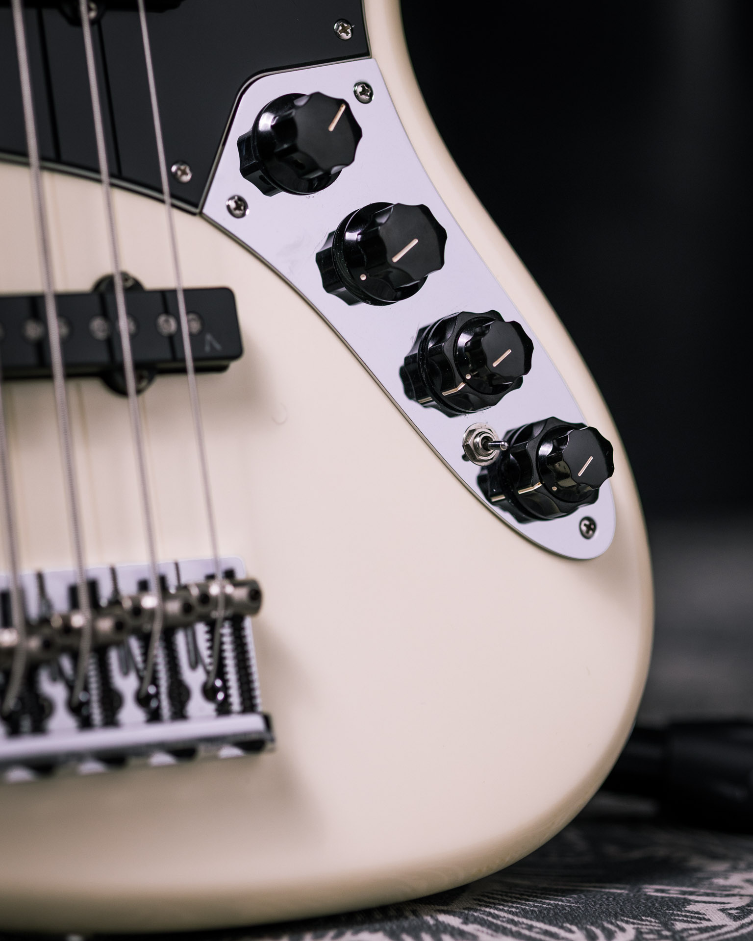 Fender American Deluxe Jazz Bass V - The Tone Boutique