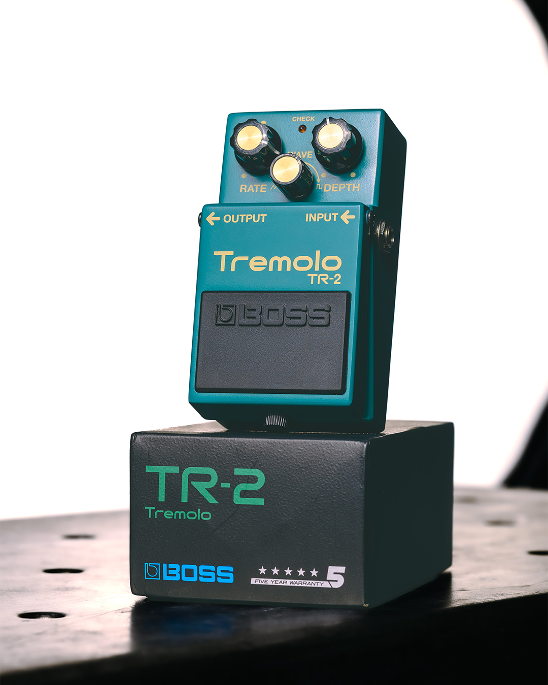 ほぼ未使用 BOSS Tremolo TR-2 Pedal Boss TR-2 Tremolo - The Tone Boutique