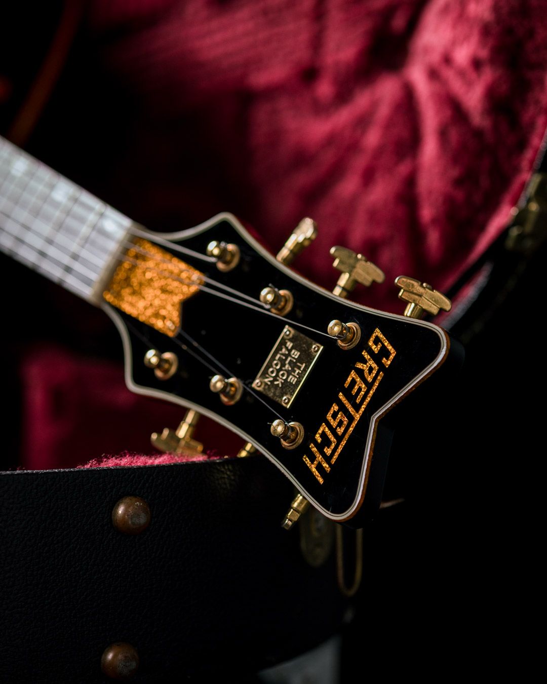 Guitarra Gretsch G6136TBK Black Falcon c/ Bigsby - The Tone Boutique