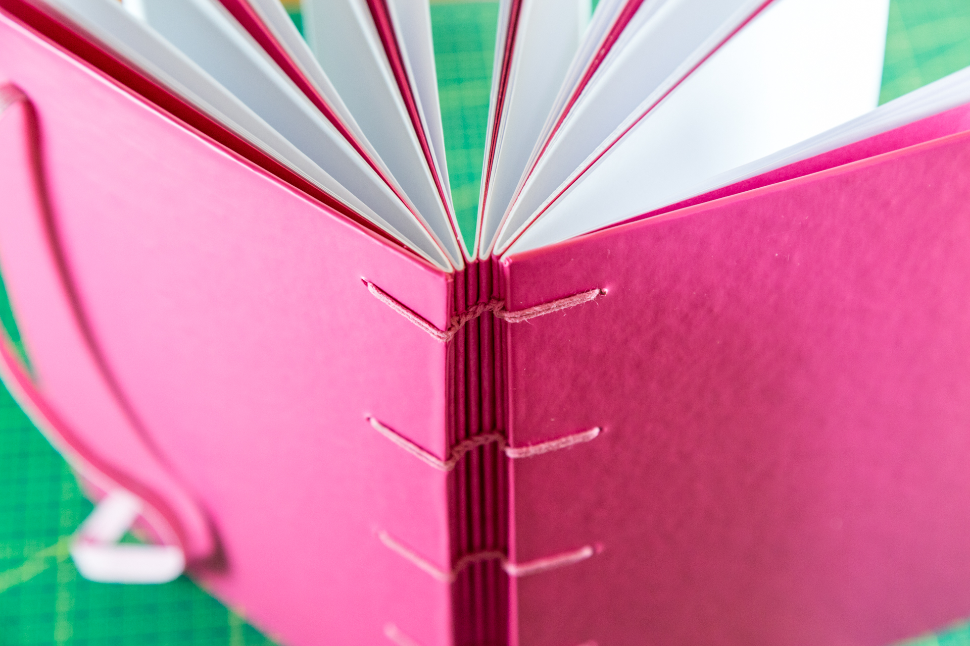 Sketchbook Color Block Rosa | Costura Copta PEQUENOS DEFEITOS - Make My ...