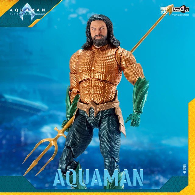 DC Comics, Action figure Aquaman Double Strike, 30,5 cm, tuta invisibile, luci e suoni, facile da posare, giocattoli da collezione per bambini dai 4 anni in su - Giochi e Prodotti per
