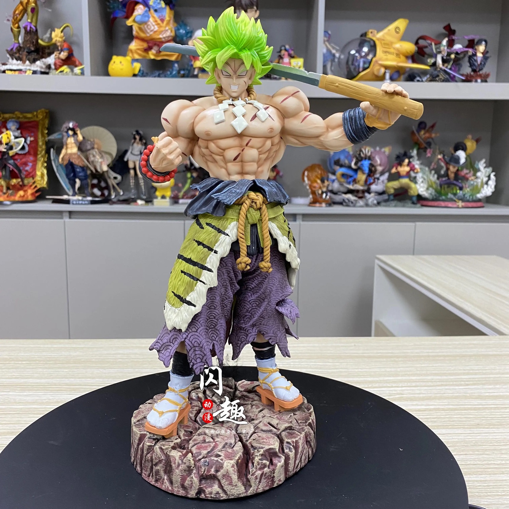 Figure Broly Ssj Bushin - Dragon Ball - Cubo Nerd - O universo