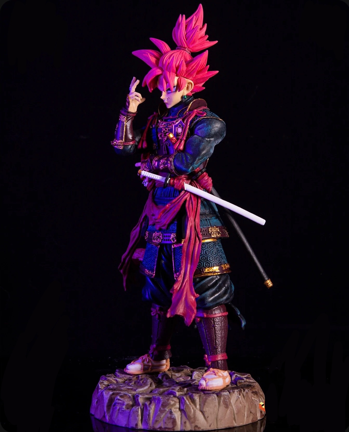 Figure Goku Black Ssj Bushin - Dragon Ball - Cubo Nerd - O