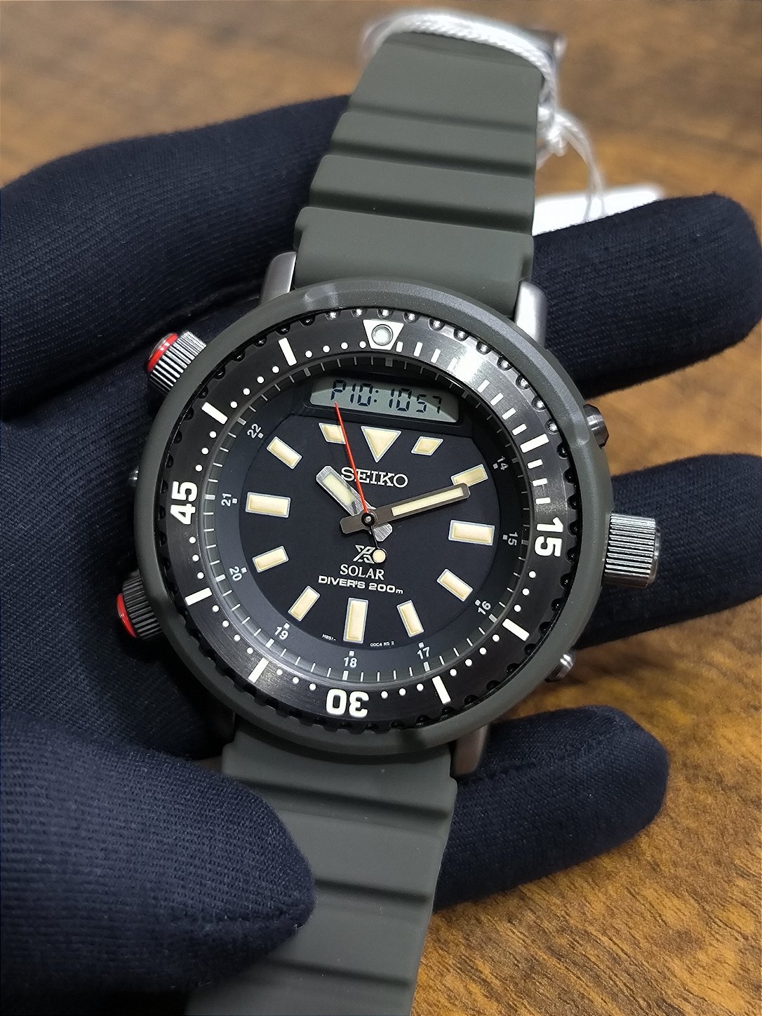 SEIKO PROSPEX SNJ031P1 カーキ ソーラー 200m Relógio Seiko Prospex Solar - Snj031p1 - Arnie Urban Safari