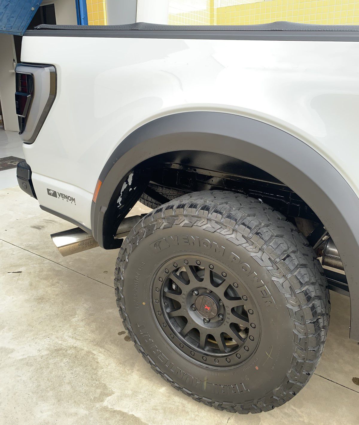 Ponteira de Escapamento Cromada 4 Polegadas: Estilo e Potência - 4x4import  - Acessórios para Pickups