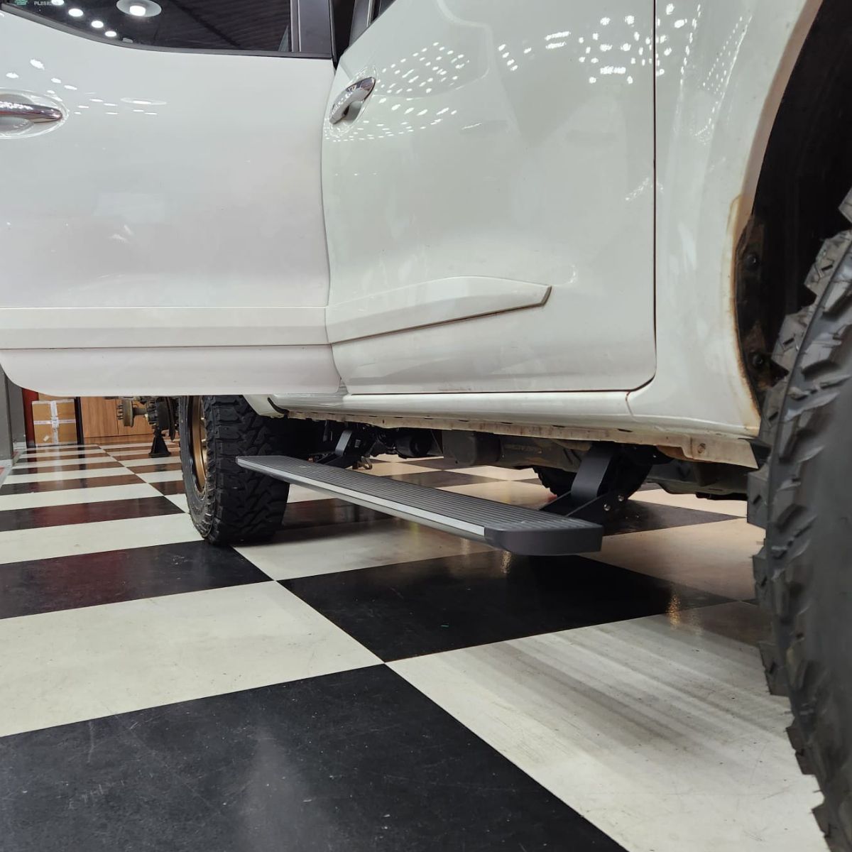 Estribo Elétrico Amarok 2018-2022 - Estilo e Conforto em Cada Passo -  4x4import - Acessórios para Pickups