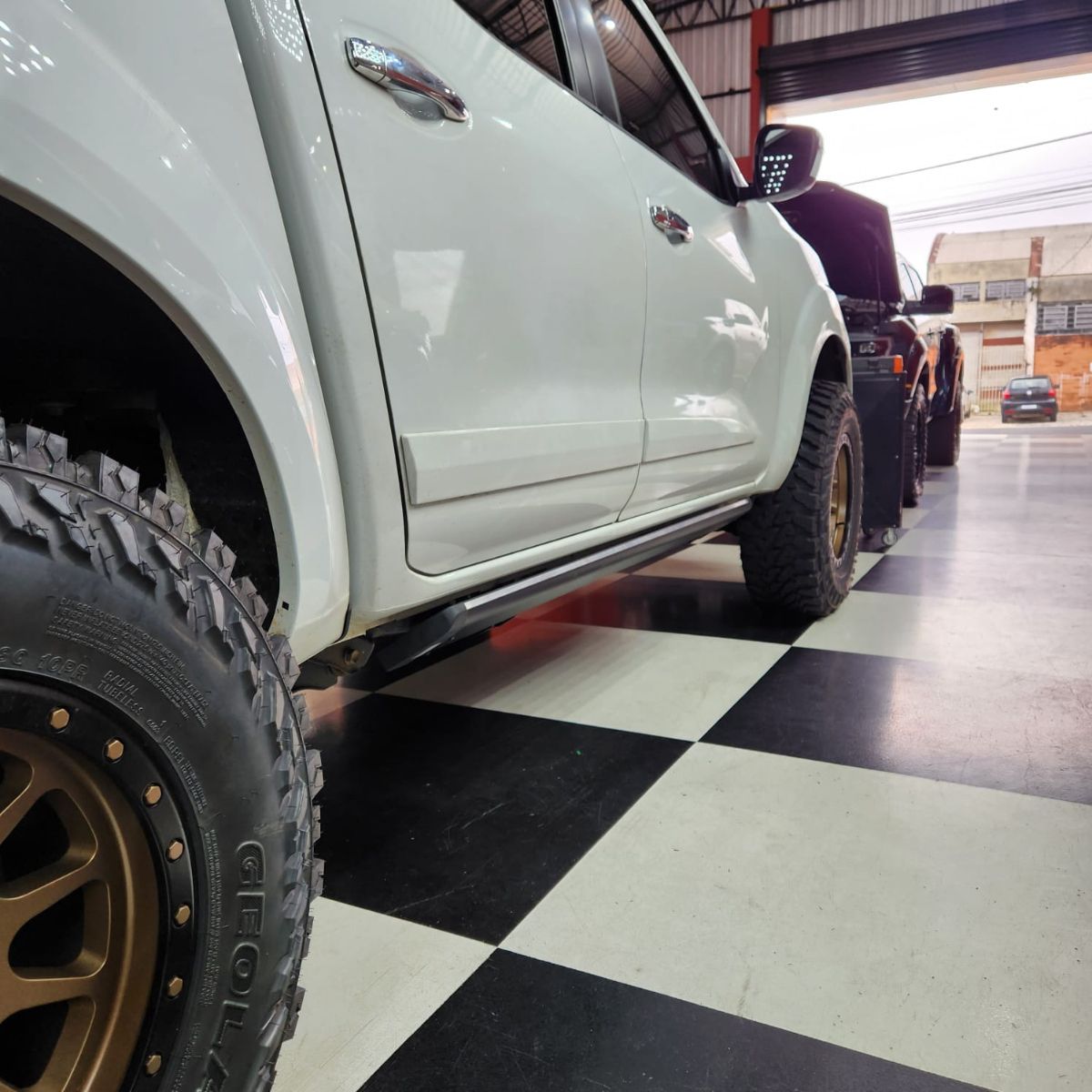 Estribo Elétrico Amarok 2018-2022 - Estilo e Conforto em Cada Passo -  4x4import - Acessórios para Pickups