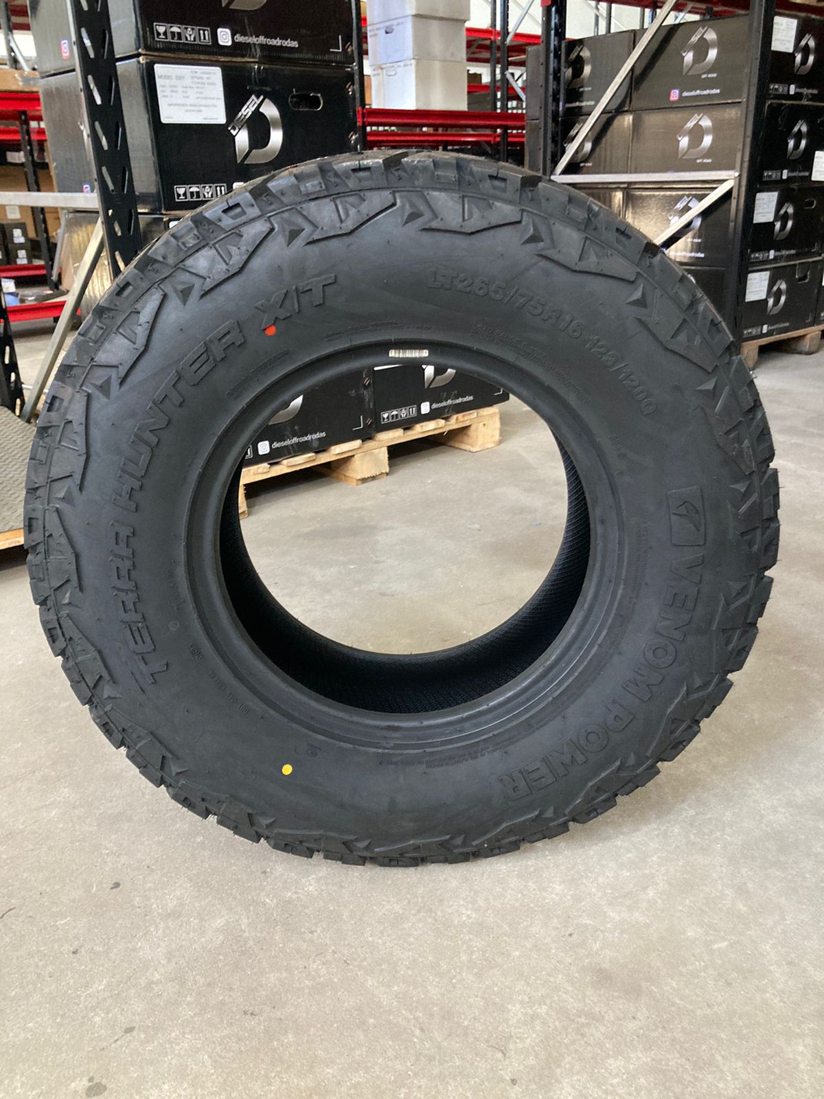 Pneu Venom Power Aro 16 LT265/75 X/T 123/120Q Off-road - 4x4import