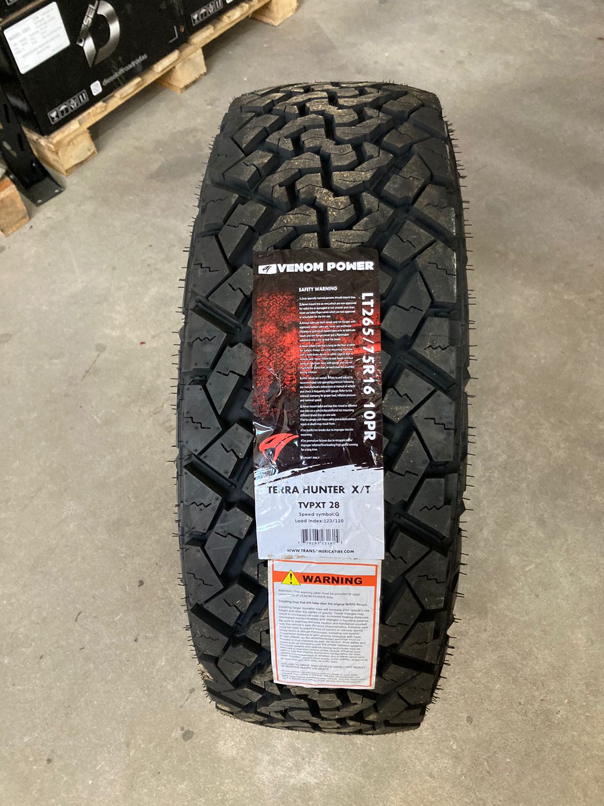 A55 Agrippas Shadow＋A56 Circlet Venom Pneu Venom Power Aro 16 LT265/75 X/T 123/120Q Off-road - 4x4import