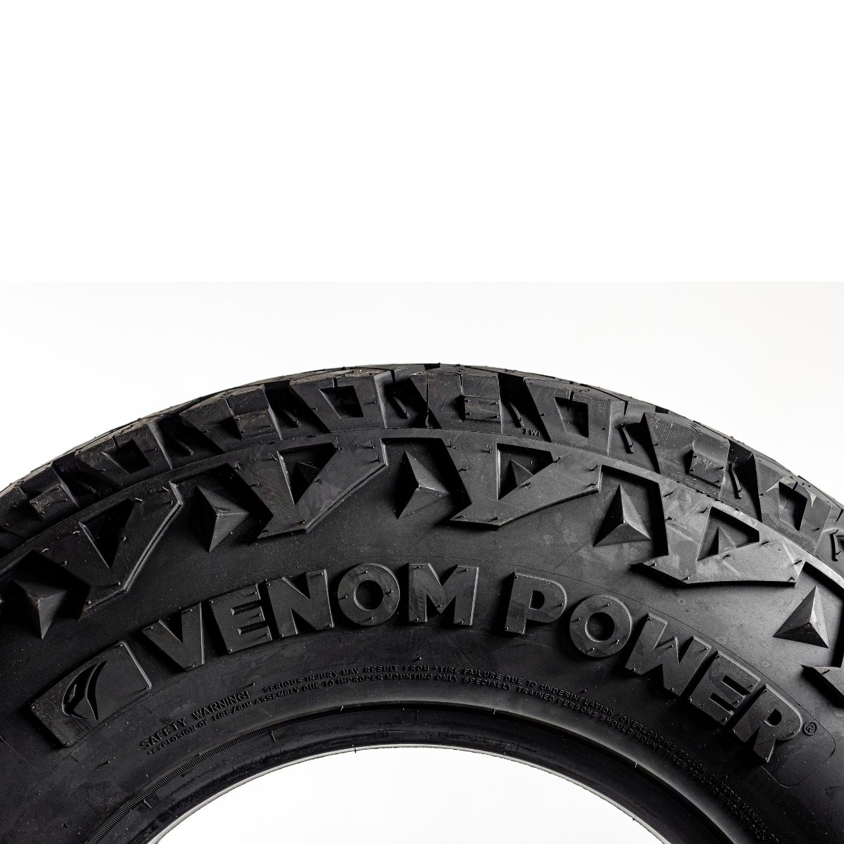 Pneu Venom Power Aro 17 285/70 X/T Terra Hunter Off-road