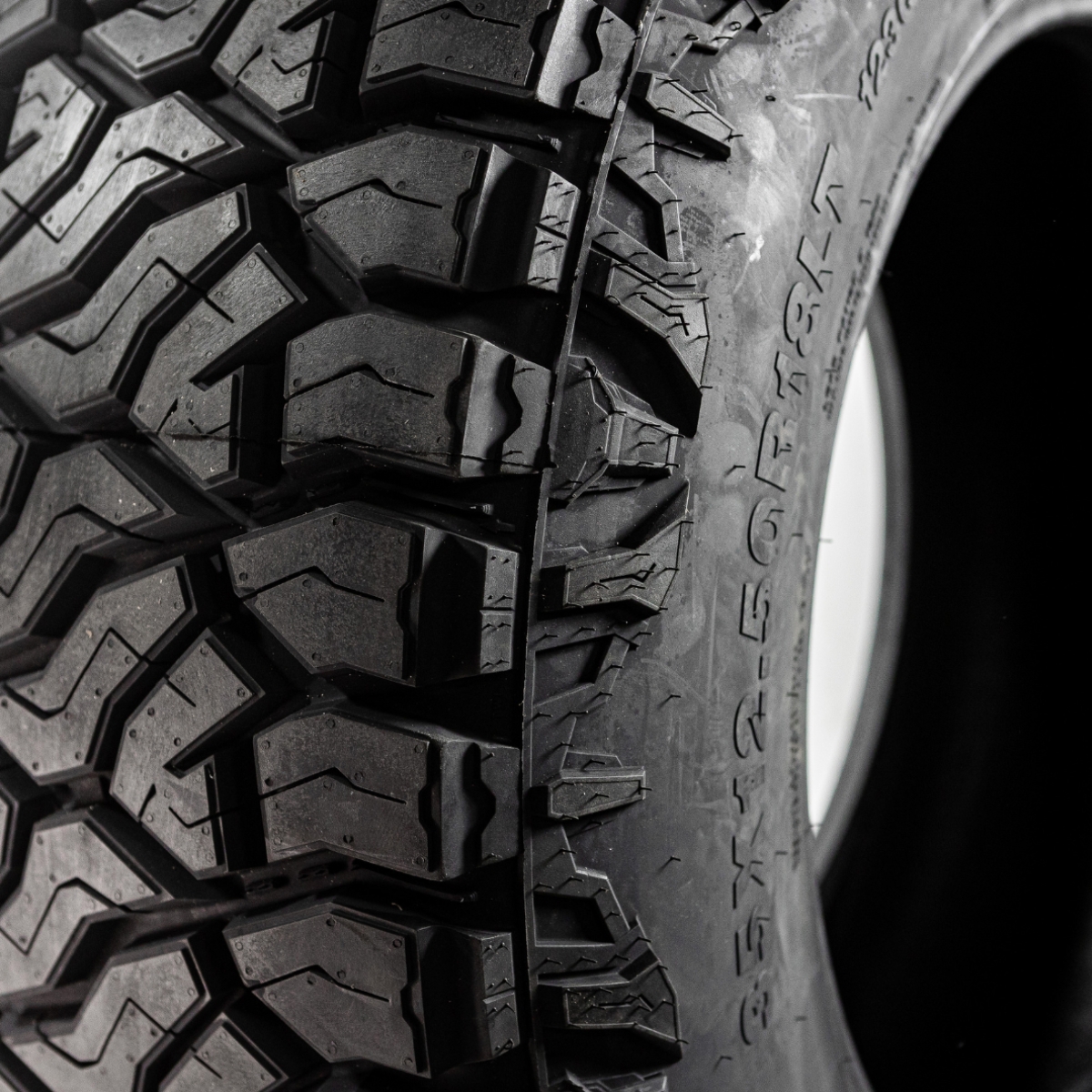 Pneu 275/55R20 117T XL Terra Hunter RT+ | Alta Performance