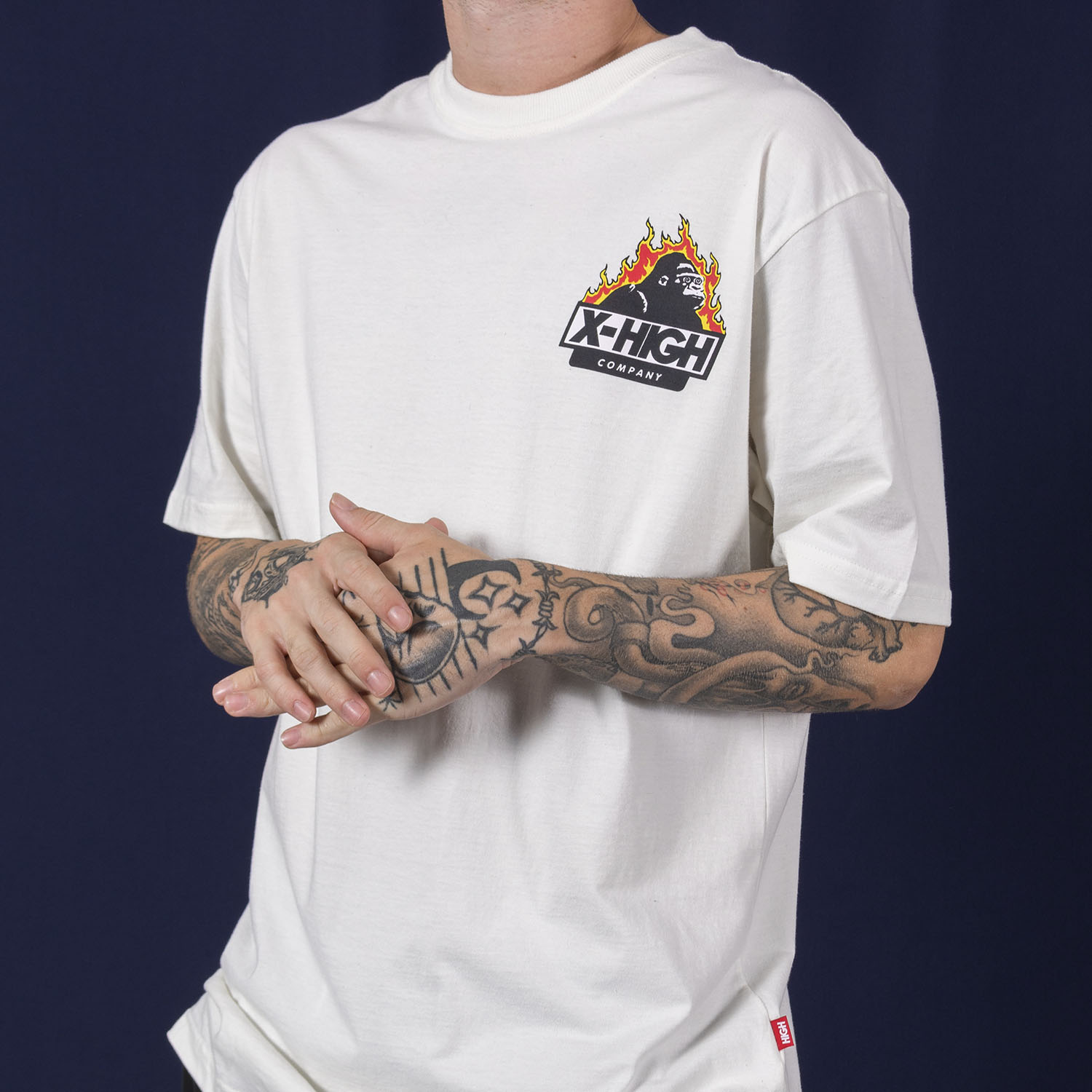 Tee Logo X-HIGH White - Meu Exagerado - Um outlet para chamar de seu