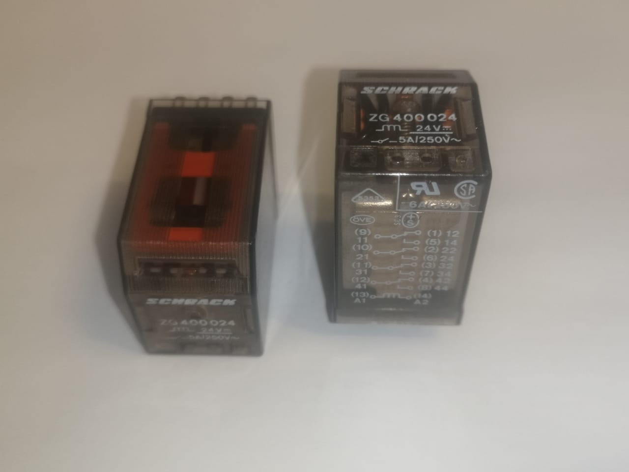 Schrack Relais a Presa RN301024 Plug-In Relè 24VDC 5A