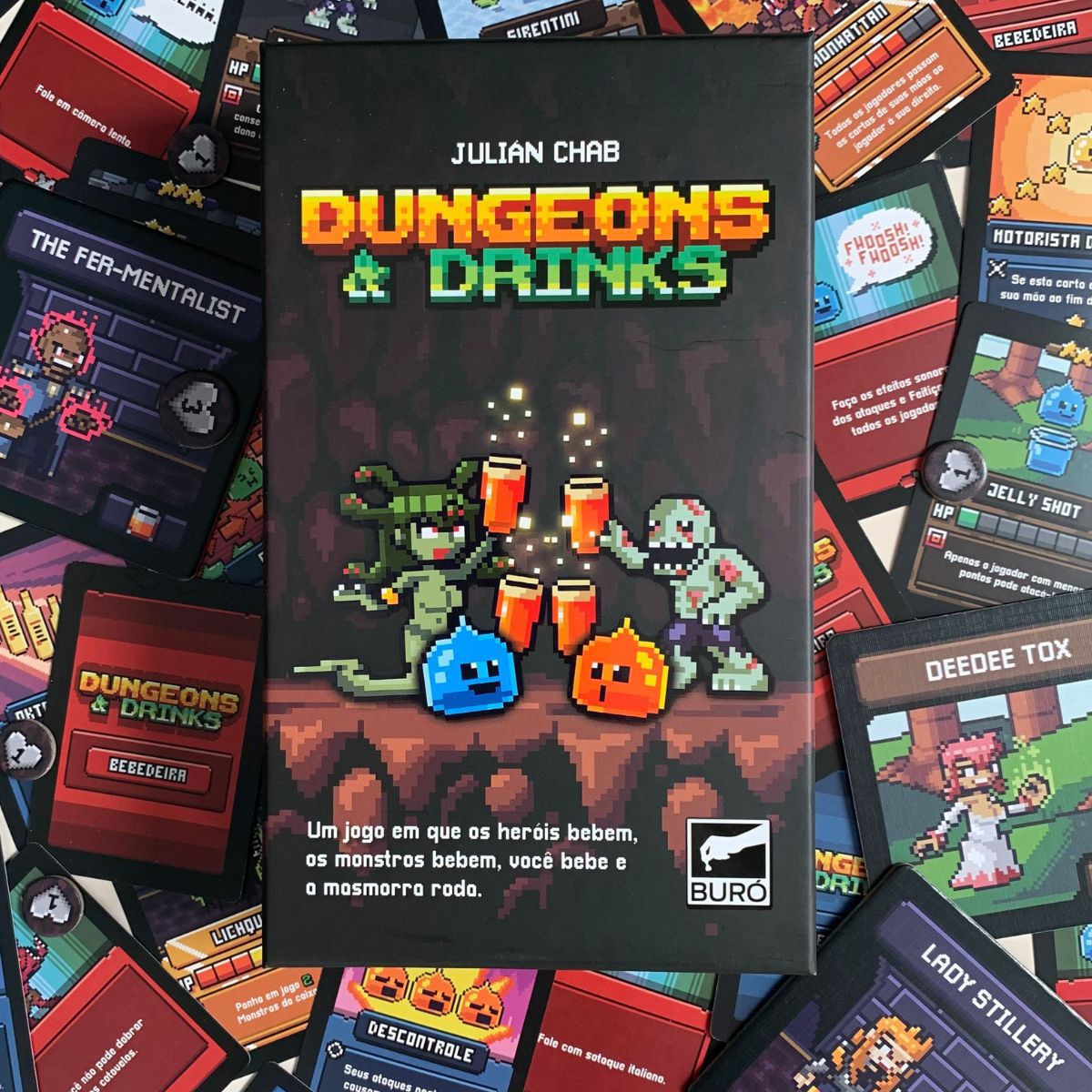 Jogo de Cartas Party Board Game Dungeons & Drinks Buró - Hiper Comercial