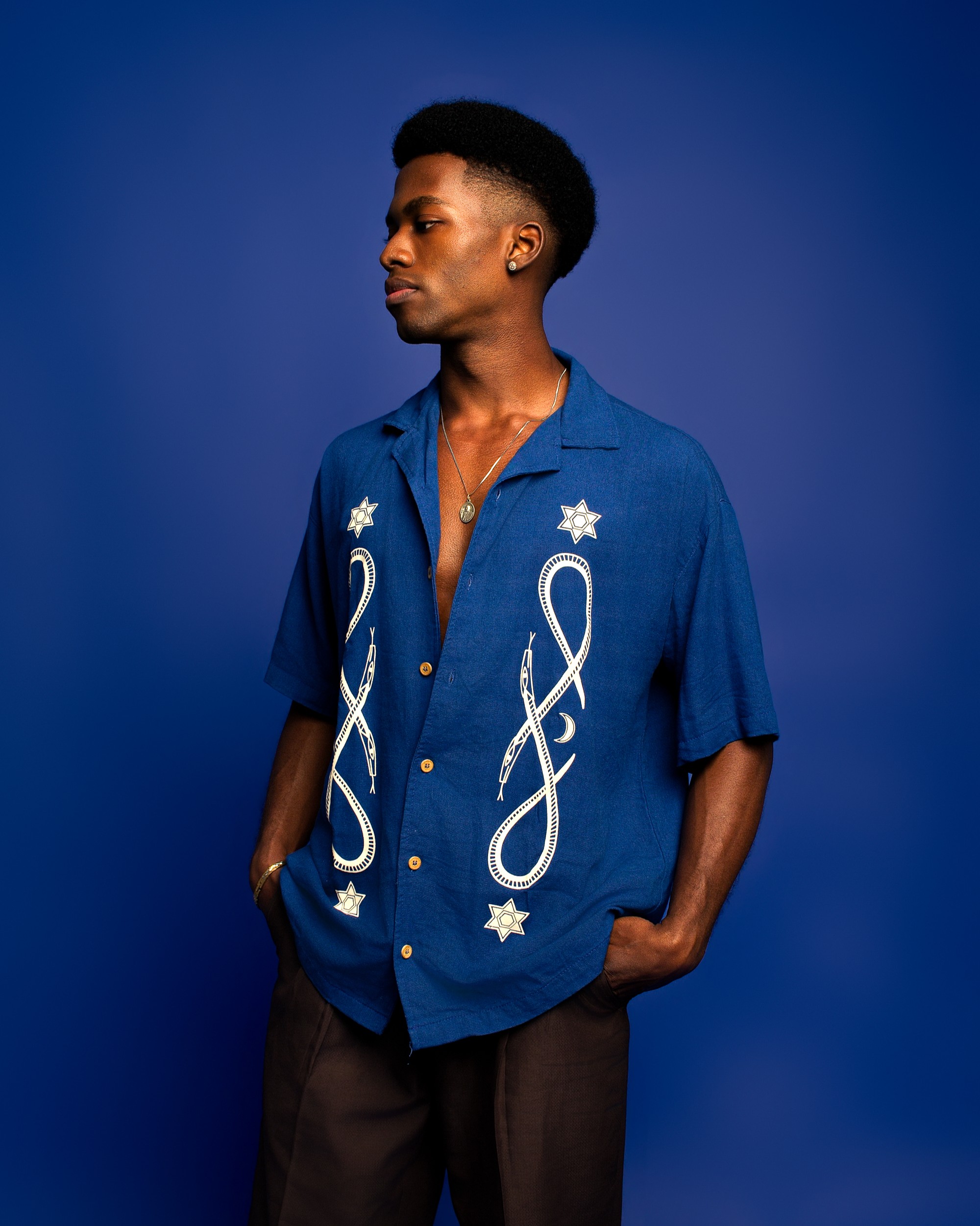 Camisa oversized em mescla de linho - Armorial - Azul - MANIFESTA!