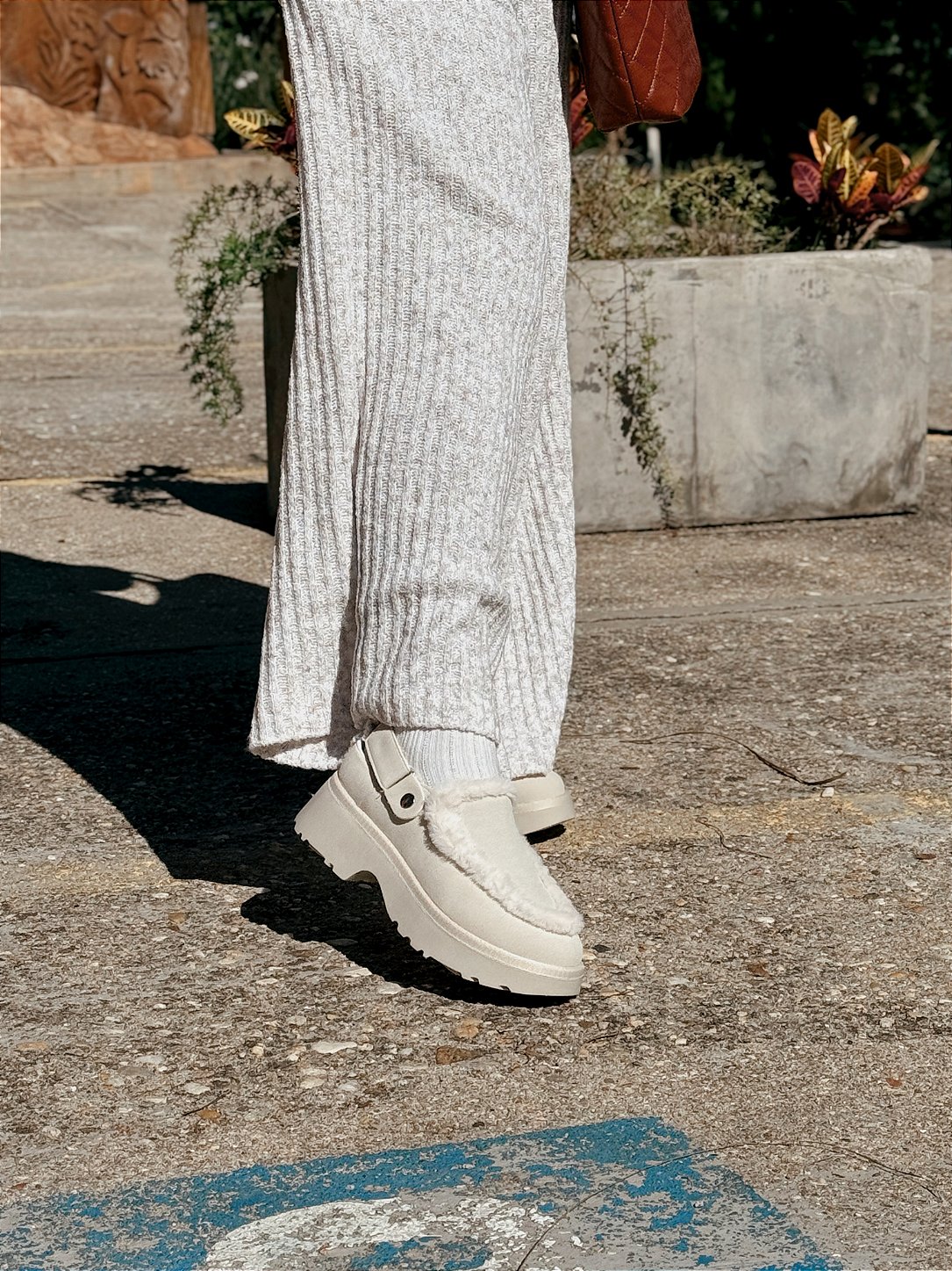 Clog Feminino Mileide – Off White com Pelo | Glow Store - GLOW STORE