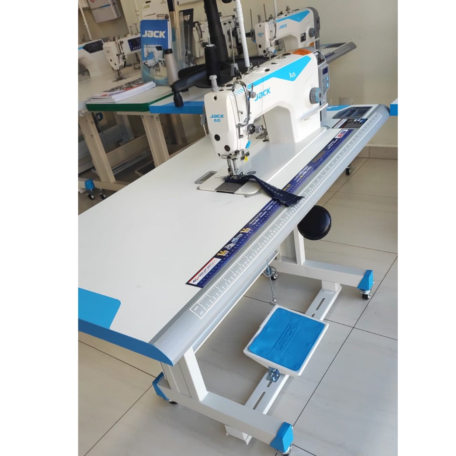 Máquina De Costura Reta Industrial Com Corte De Linha Jack A2B