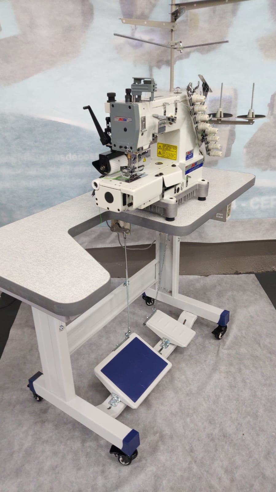 Máquina de Costura Elastiqueira 4 agulhas Direct Drive - Jakesew Máquina de Costura Elastiqueira 4 agulhas Direct Drive - Jakesew