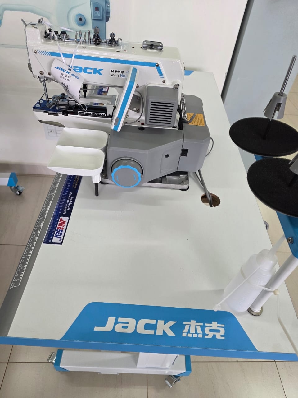 Máquina Botoneira Motor Direct Drive - Modelo JK-1377G-Z Jack