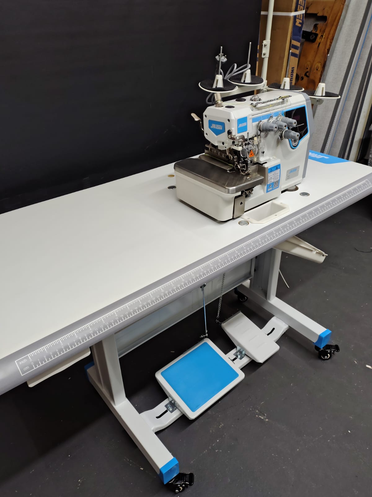 Máquina Overlok Ponto Cadeia Motor Direct Drive - Modelo EC7-4D