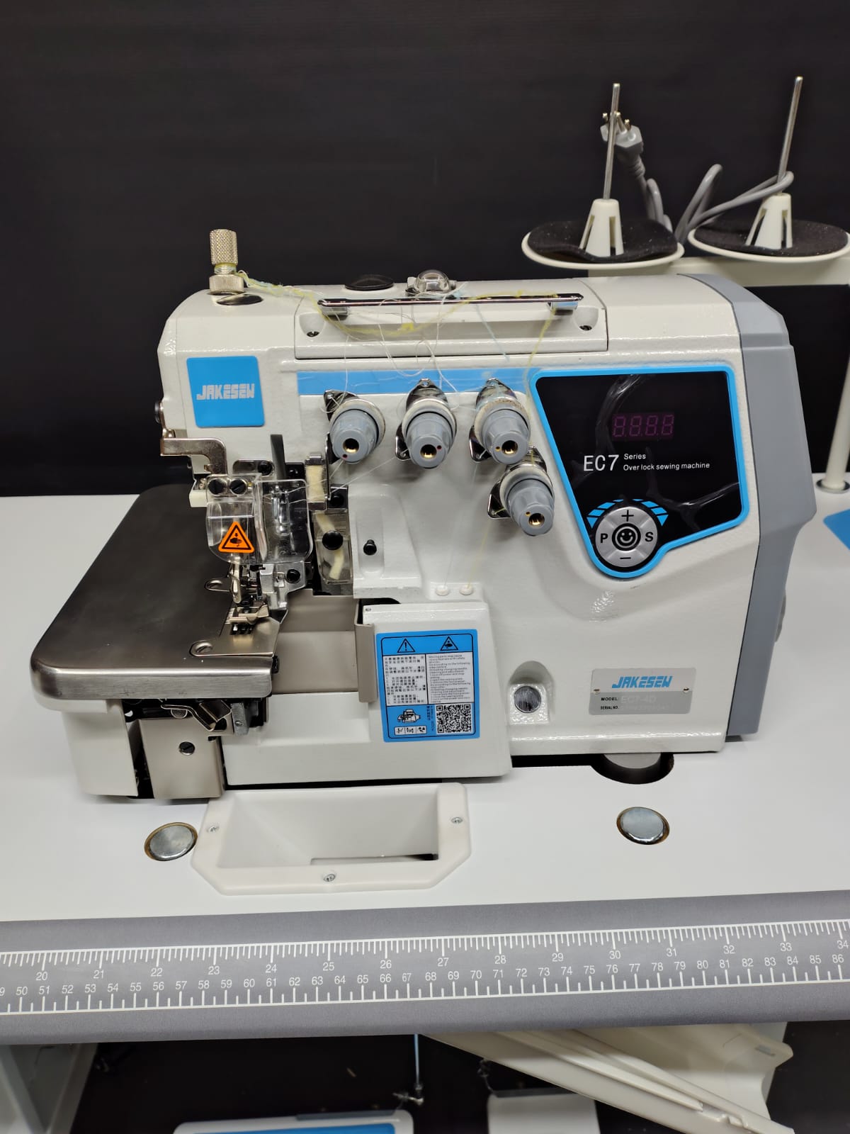 Máquina Overlok Ponto Cadeia Motor Direct Drive - Modelo EC7-4D