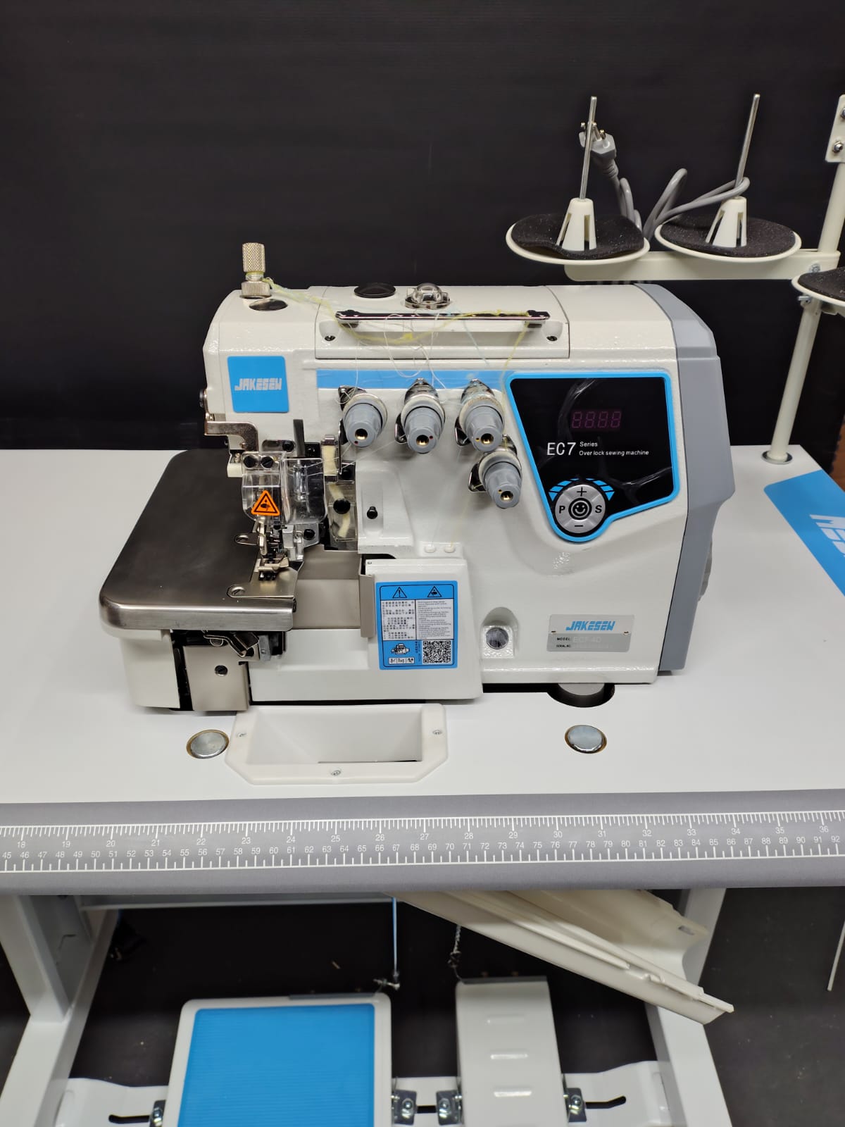 Máquina Overlok Ponto Cadeia Motor Direct Drive - Modelo EC7-4D