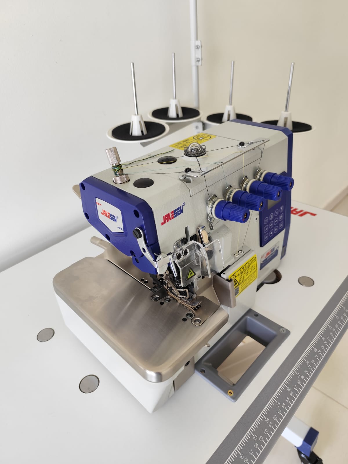 Máquina Overlok Ponto Cadeia Eletrônica - Modelo JS910D-4-SUT