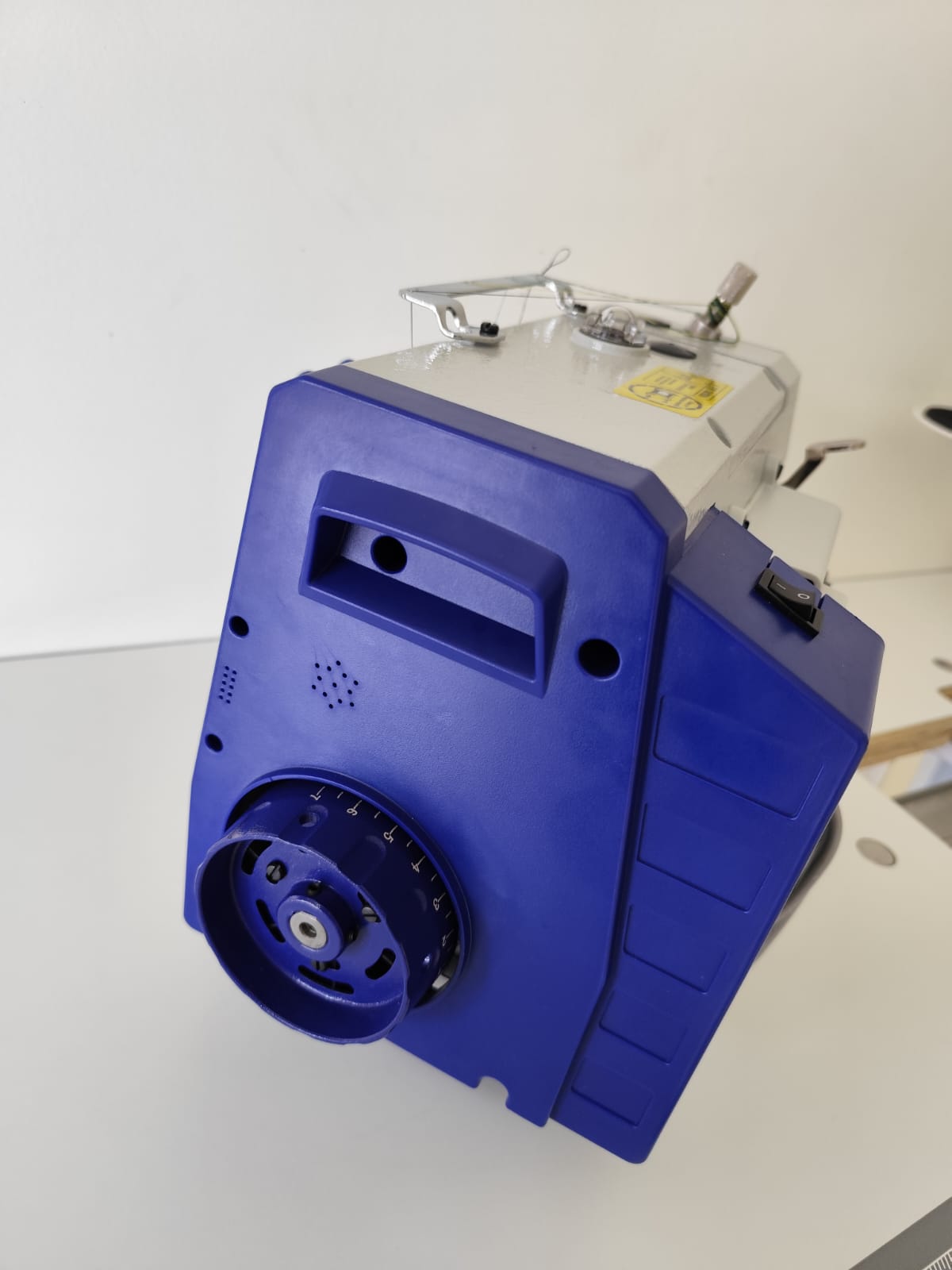 Máquina Overlok Ponto Cadeia Eletrônica - Modelo JS910D-4-SUT