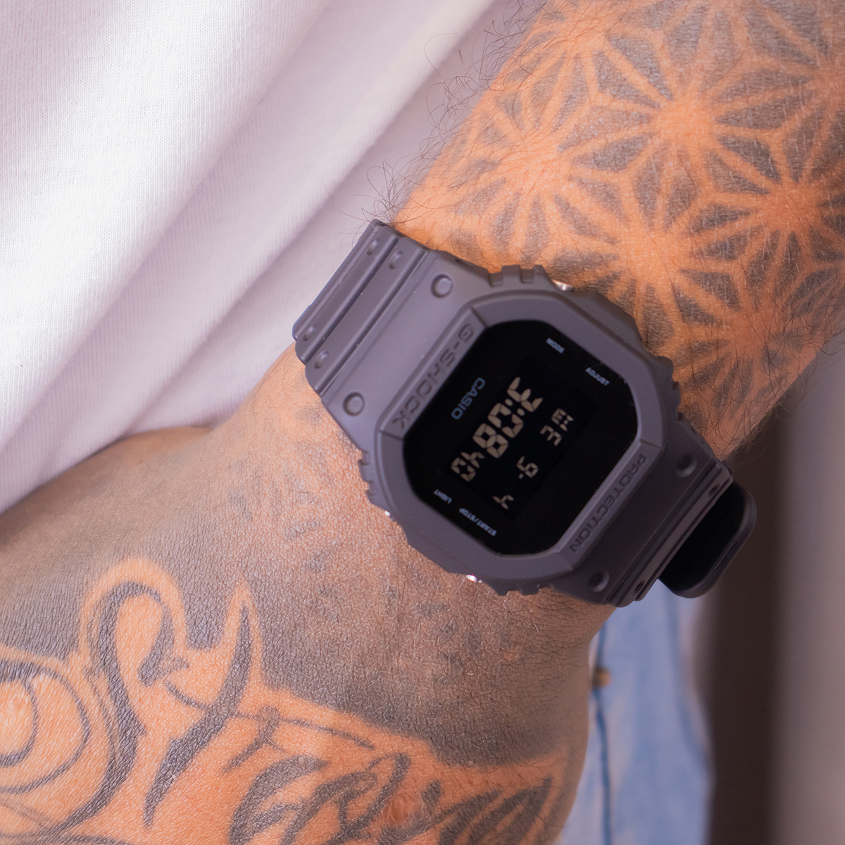 CASIO G-SHOCK DW-5600UBB 5600BB スーパーイルミ Relógio de Pulso Masculino Casio G-Shock Digital Light LED DW