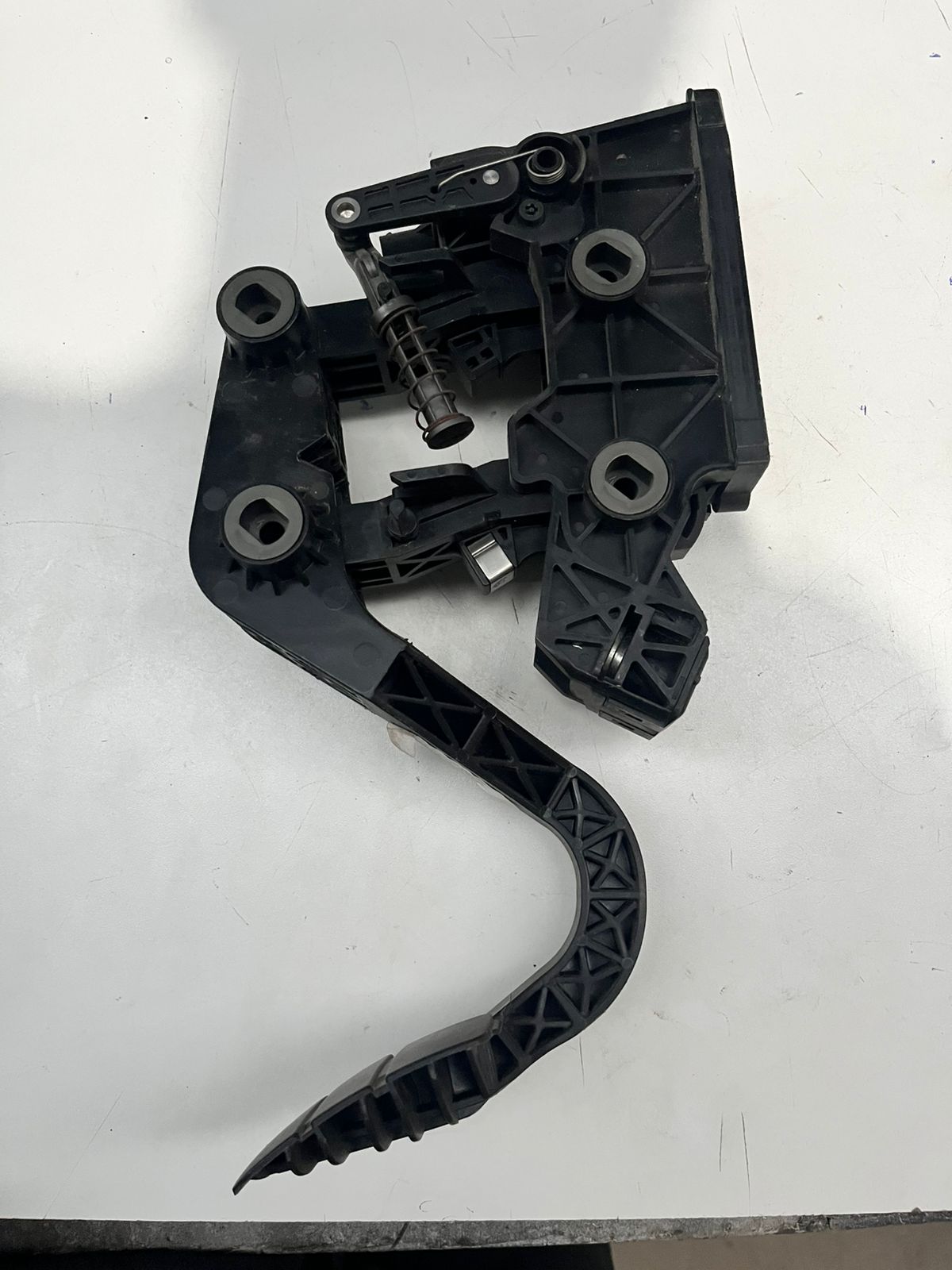 Pedal acelerador scania 200750 - Mano Truck Parts Shop