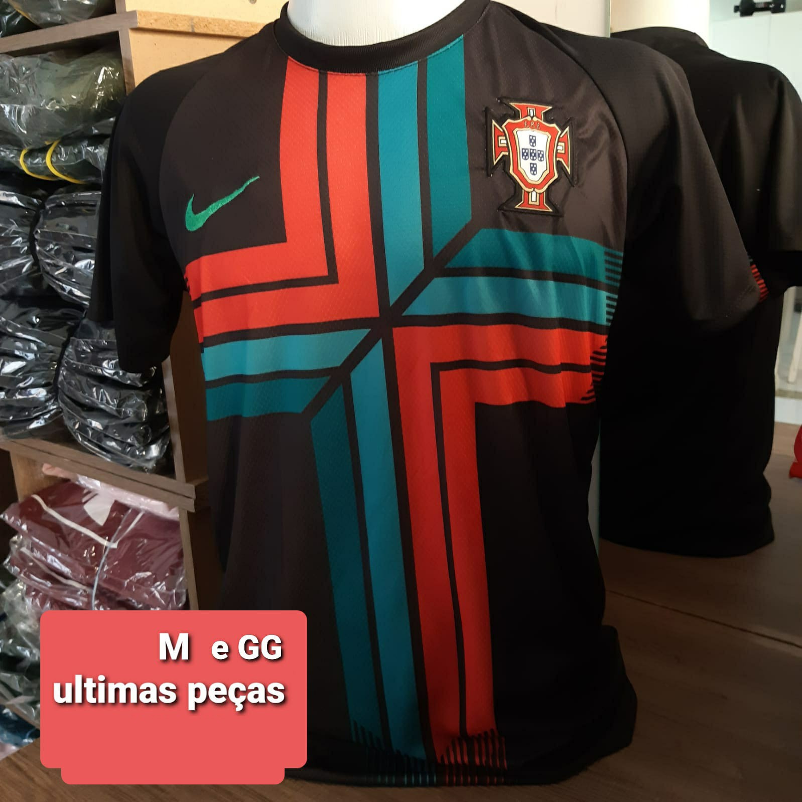 Camiseta Portugal - Preta - Torcedor - Masculina - Monstro Sagrado