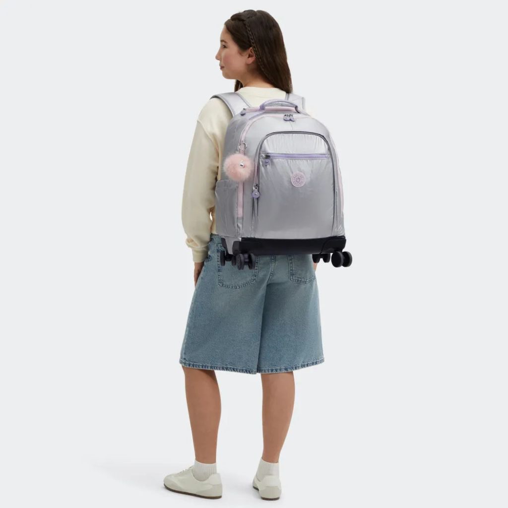 Detalhes da Mochila Kipling New Zea Silver Glow Met