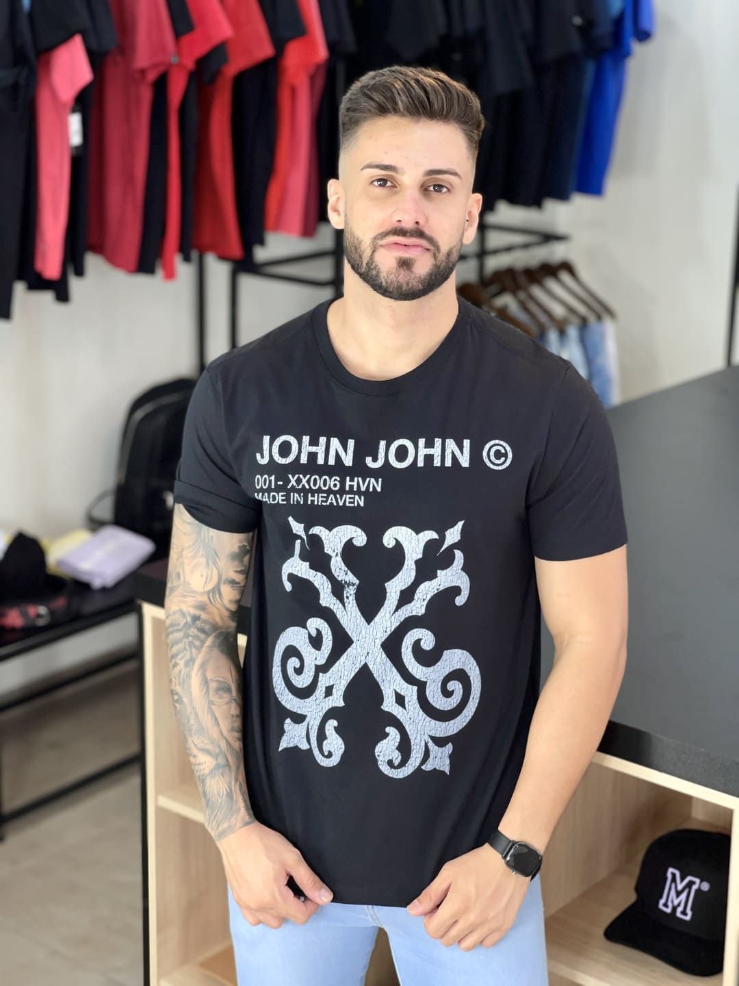 Camiseta John John Trademark Brasão Black - Preta