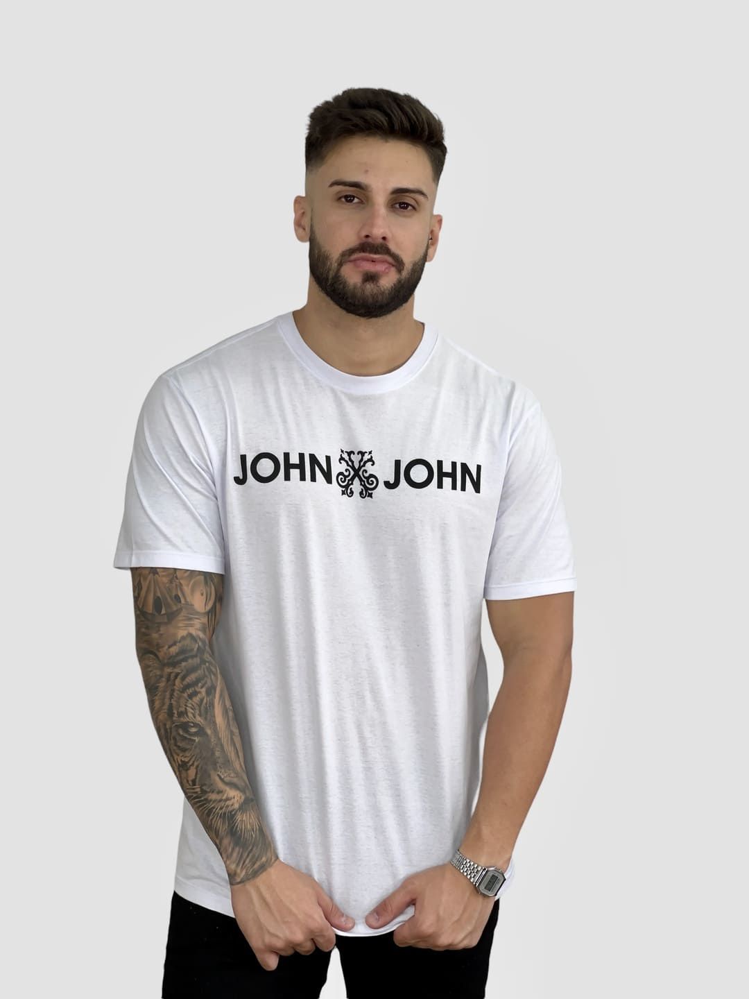 Camiseta John John Logo Branca em 2023  Camiseta, Camiseta masculina,  Camisetas