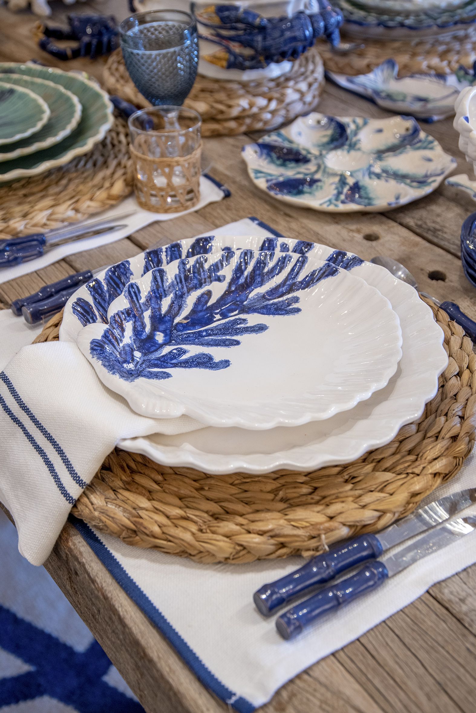 Prato raso concha branco com coral azul - Kasa57.com.br - Kasa 57 | A ...