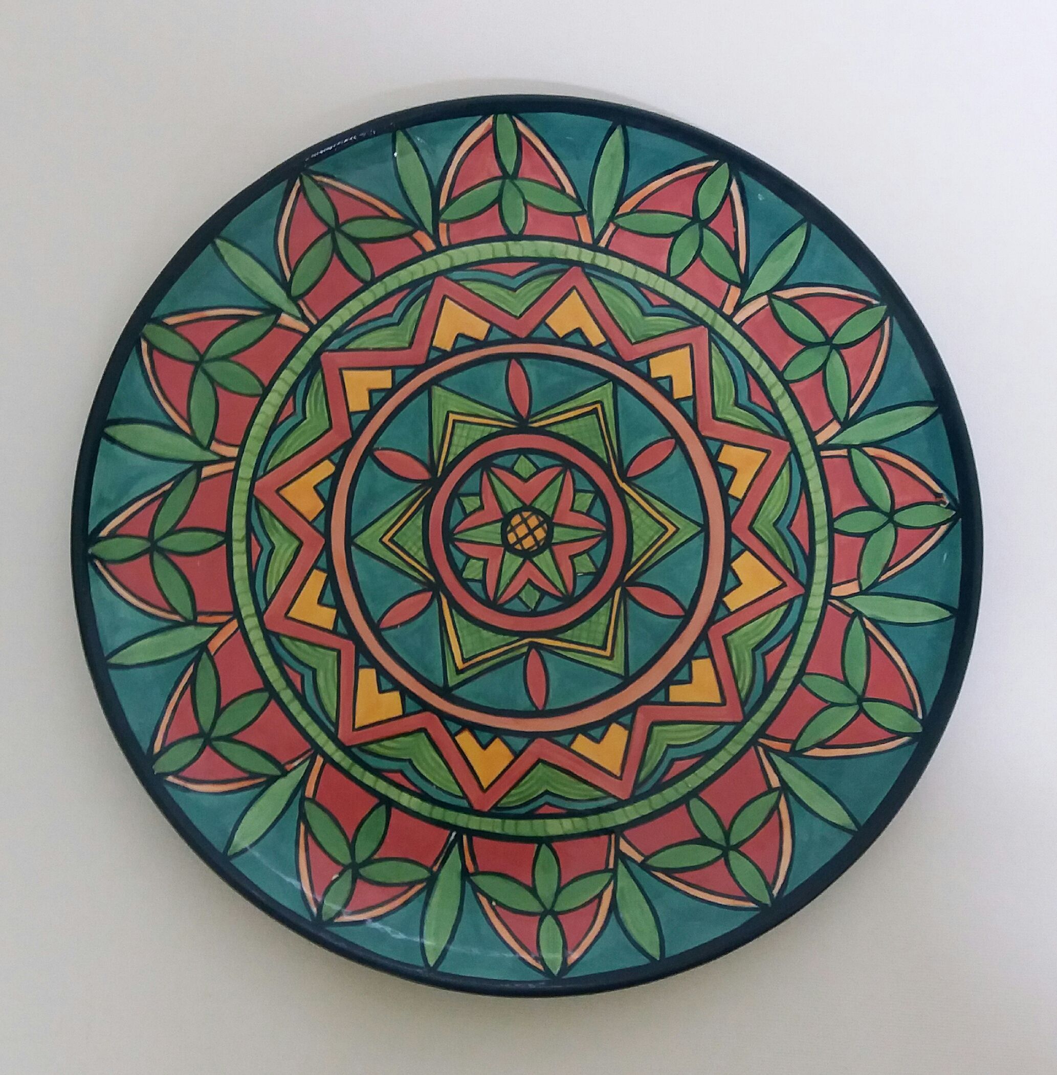 Prato de cerâmica pintado a mão com desenho de mandala - https