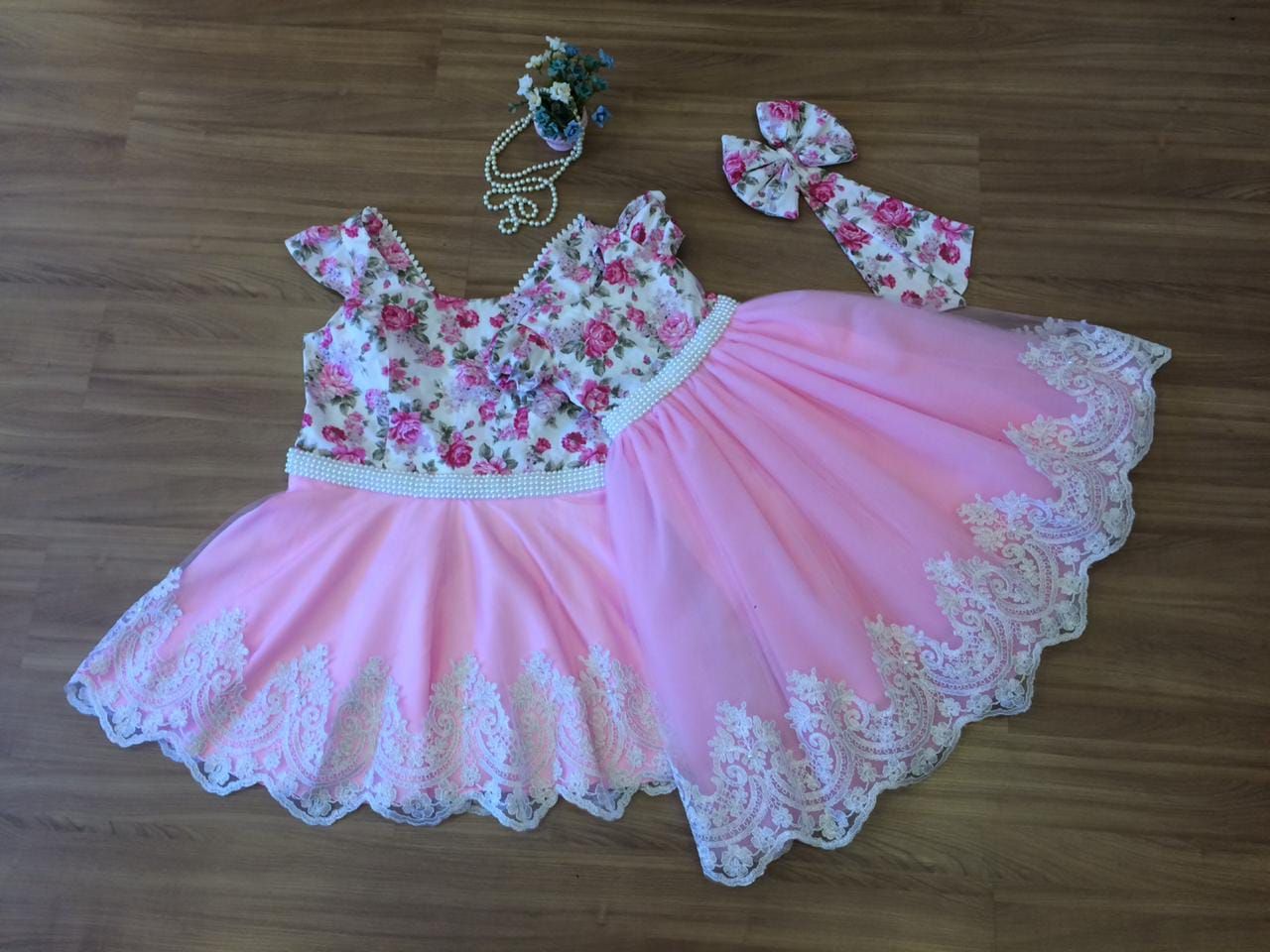 Vestido Mae e Filha Floral Pink Com Barrado de Renda Branca- Mãe e Fi -  Liminha Doce - Vestidos de Festa Infantis e Mãe e Filha
