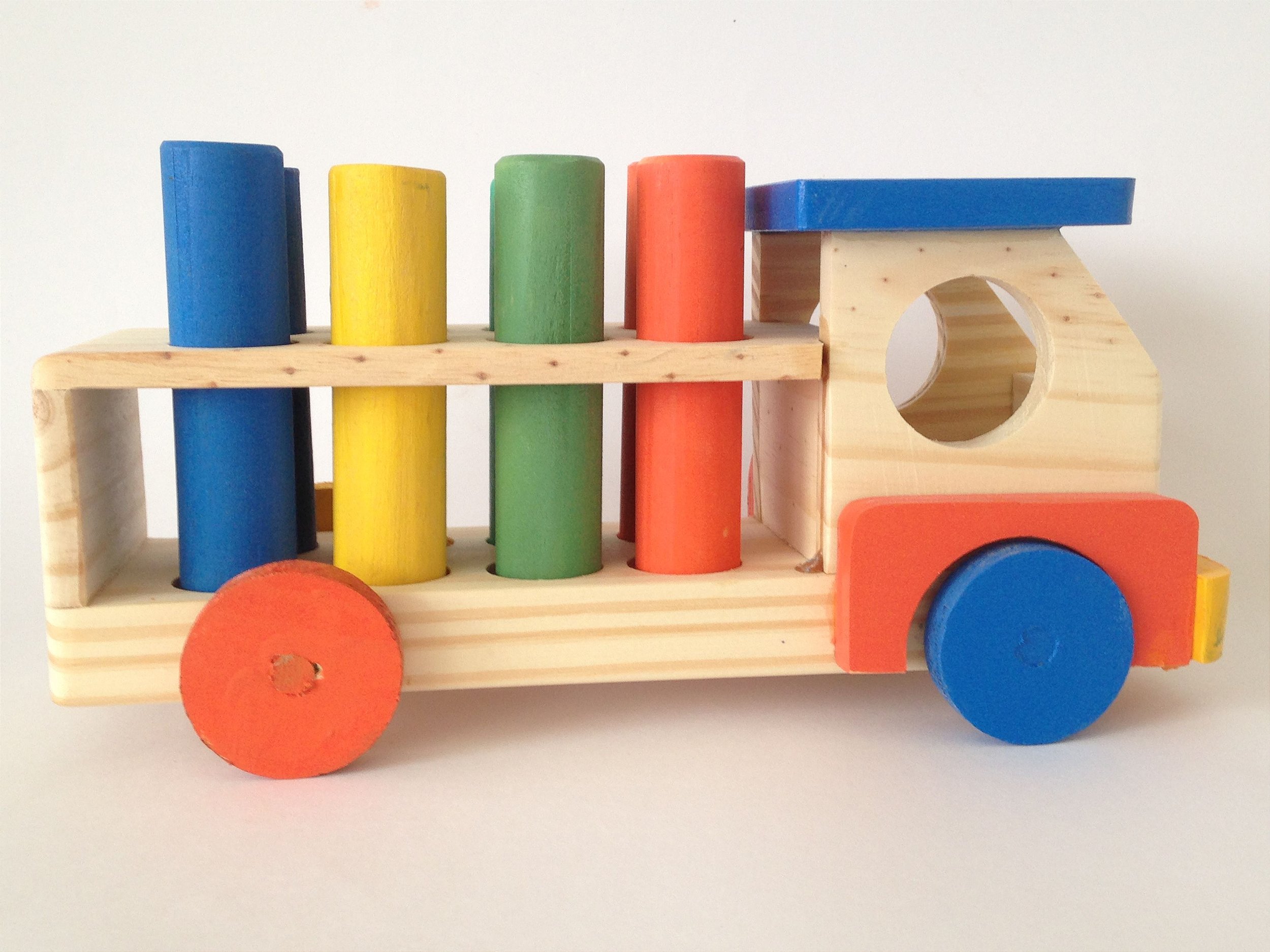 Caminhão de Brinquedo de Madeira com Pinos Coloridos Tuk Tuk - Brinquedos  Tuk Tuk  Brinquedos Abordagem Pikler, Brinquedos Montessori, Brinquedos  Reggio Emilia, Brinquedos Educativos