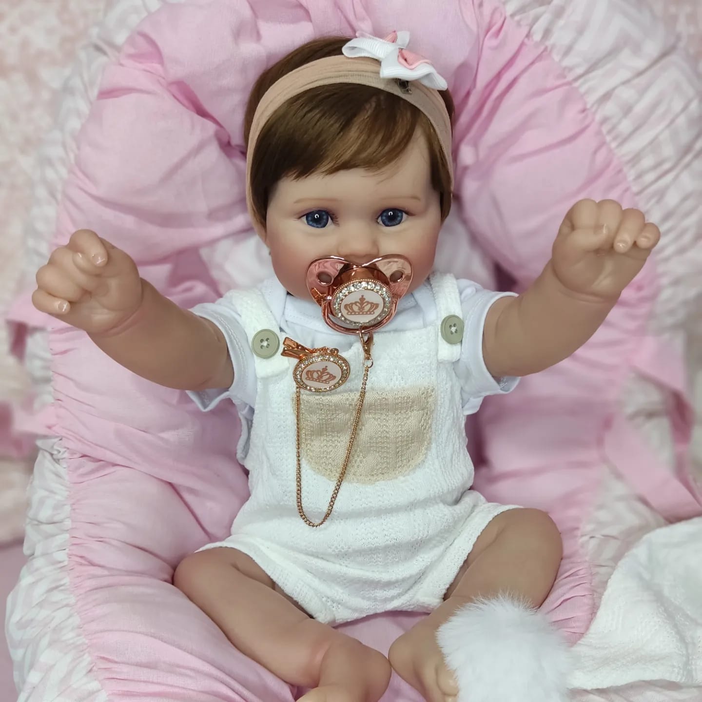 Bebê Reborn Toda de Silicone 55cm + Bichinho de pelúcia e Acessórios