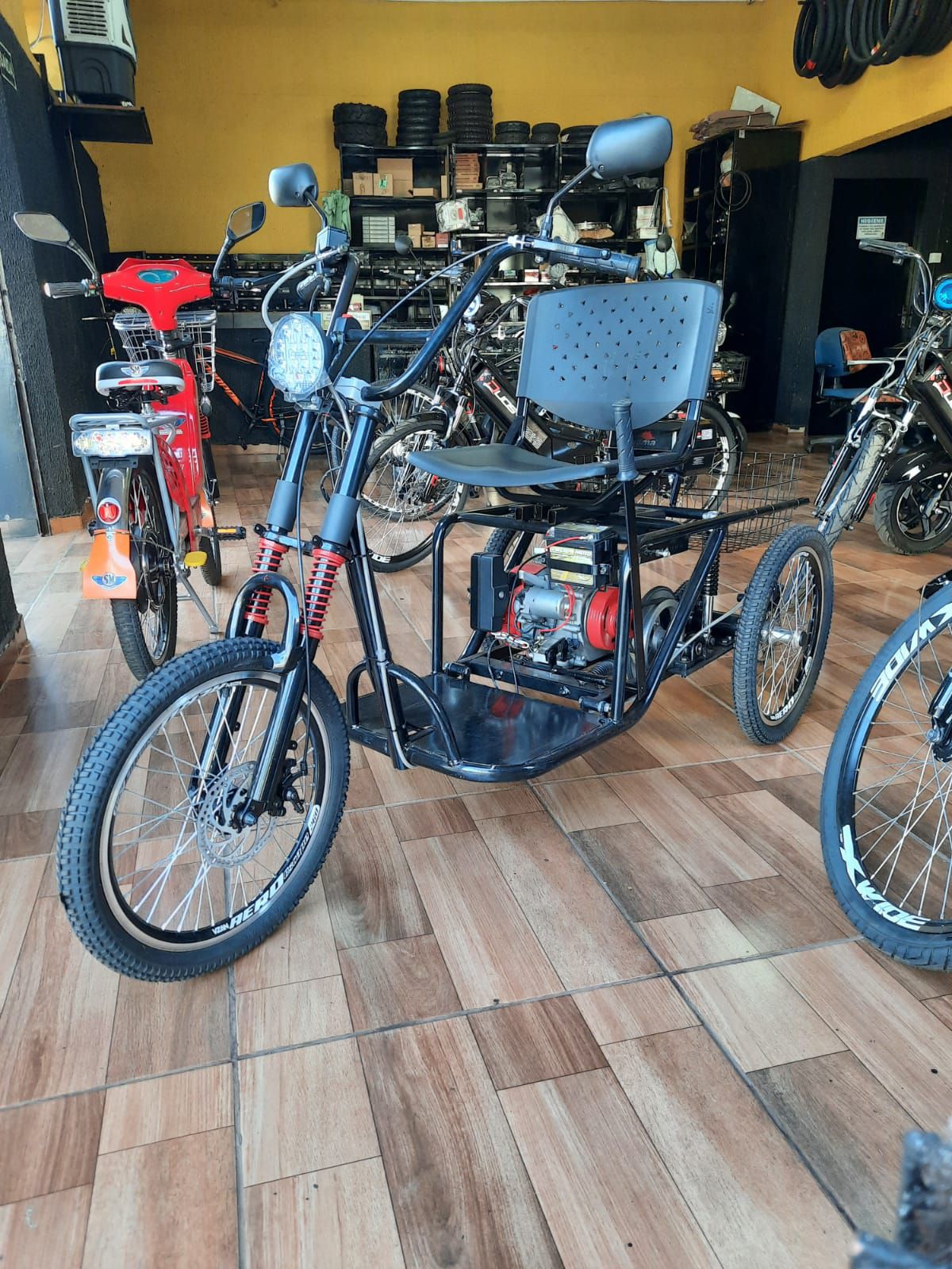 Triciclo Motorizado Mão Bikes Com Cadeira Motor Toyama 4 T C/Partida  Elétrica e Ré - Mão Bikes Ribeirão Preto-SP