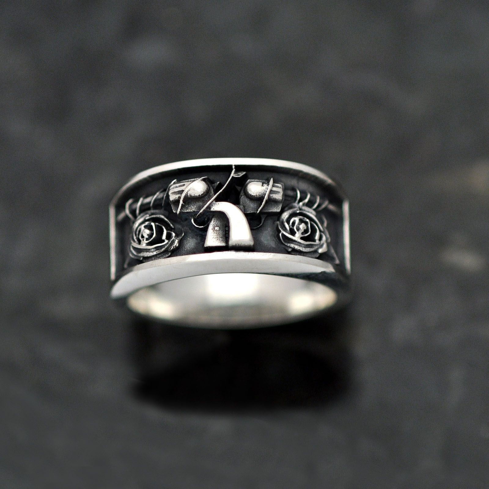 CUSTOM HAND-CARVED GUNS & ROSES RING DESIGN WITH ELK TOOTH