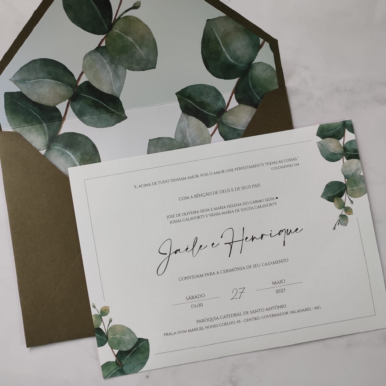 convite-casamento-envelope-forrado-verde-oliva-eucalipto-bellagi-convites