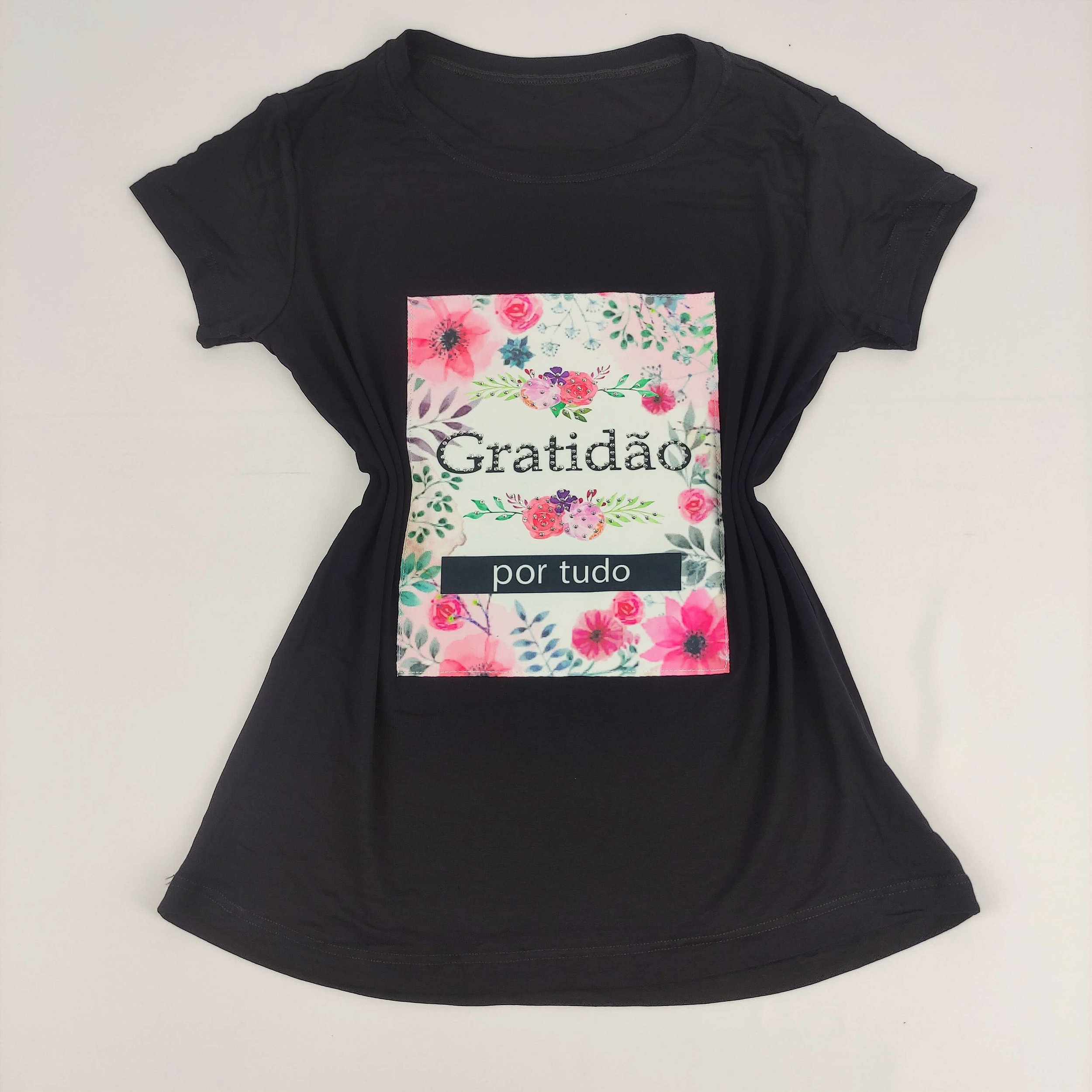 Camiseta Feminina T-Shirt Preta com Strass Estampa Gratidão por Tudo Flores  - Josy Medeiros