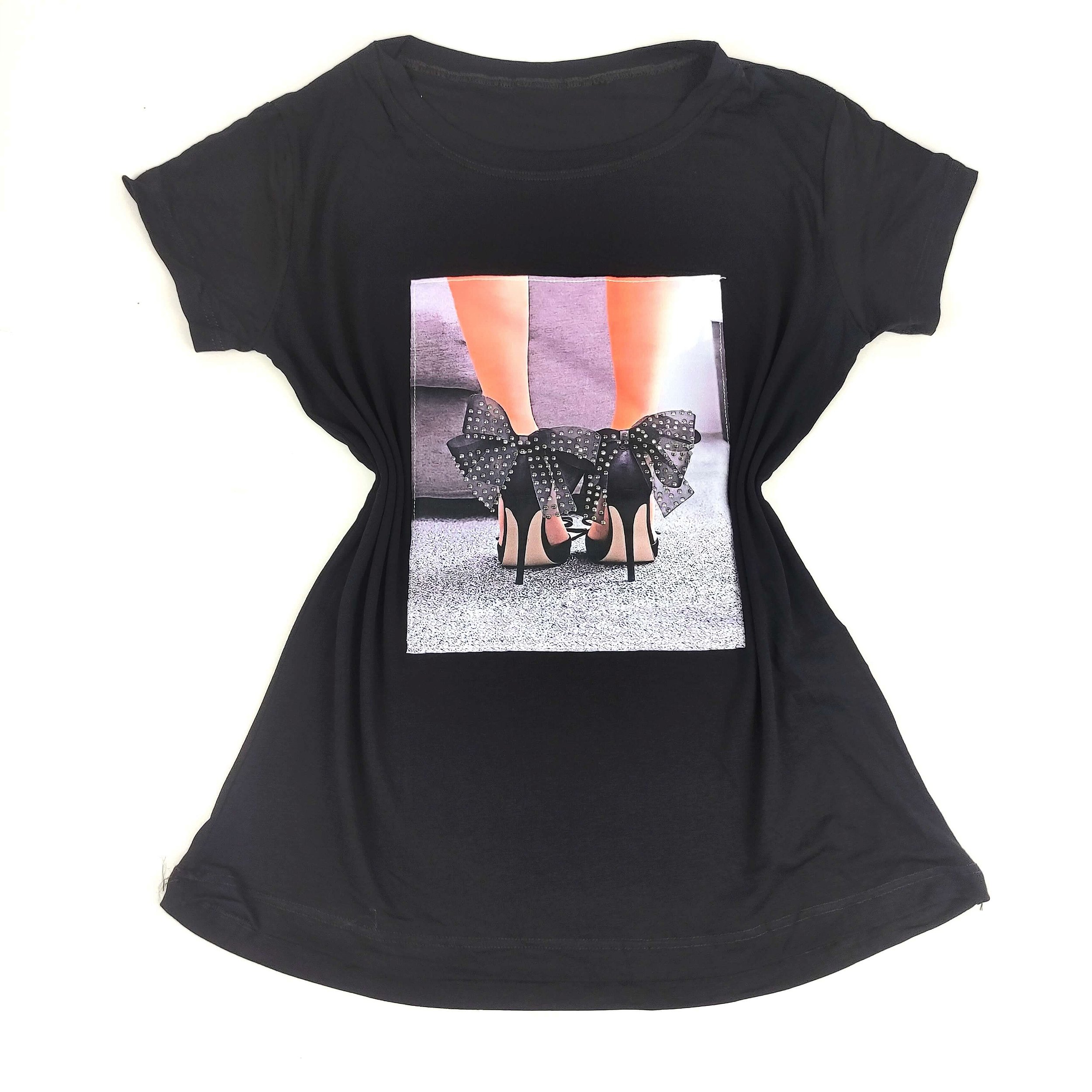 Camiseta Feminina T-Shirt Preta com Strass Estampa Sandália Laço