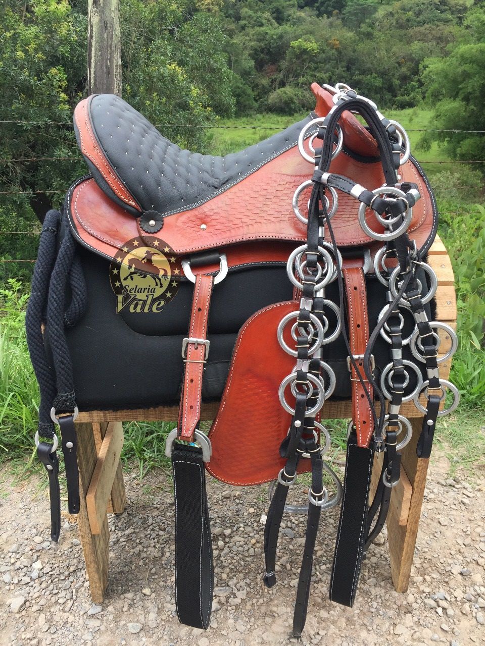 Traia de frente para cavalo  Arreios para cavalos, Acessorios